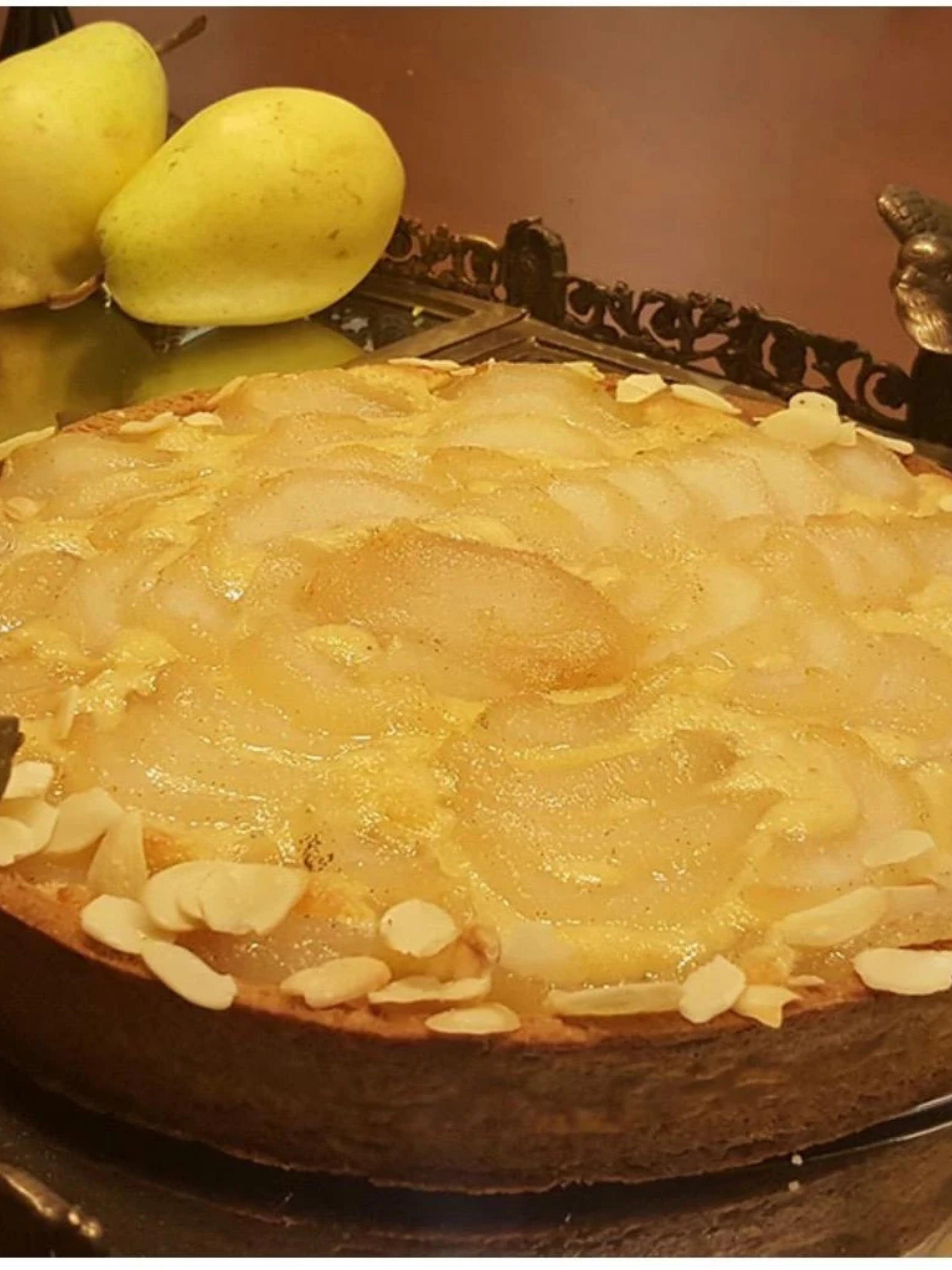 Armutlu ve Badem Kremalı Tart