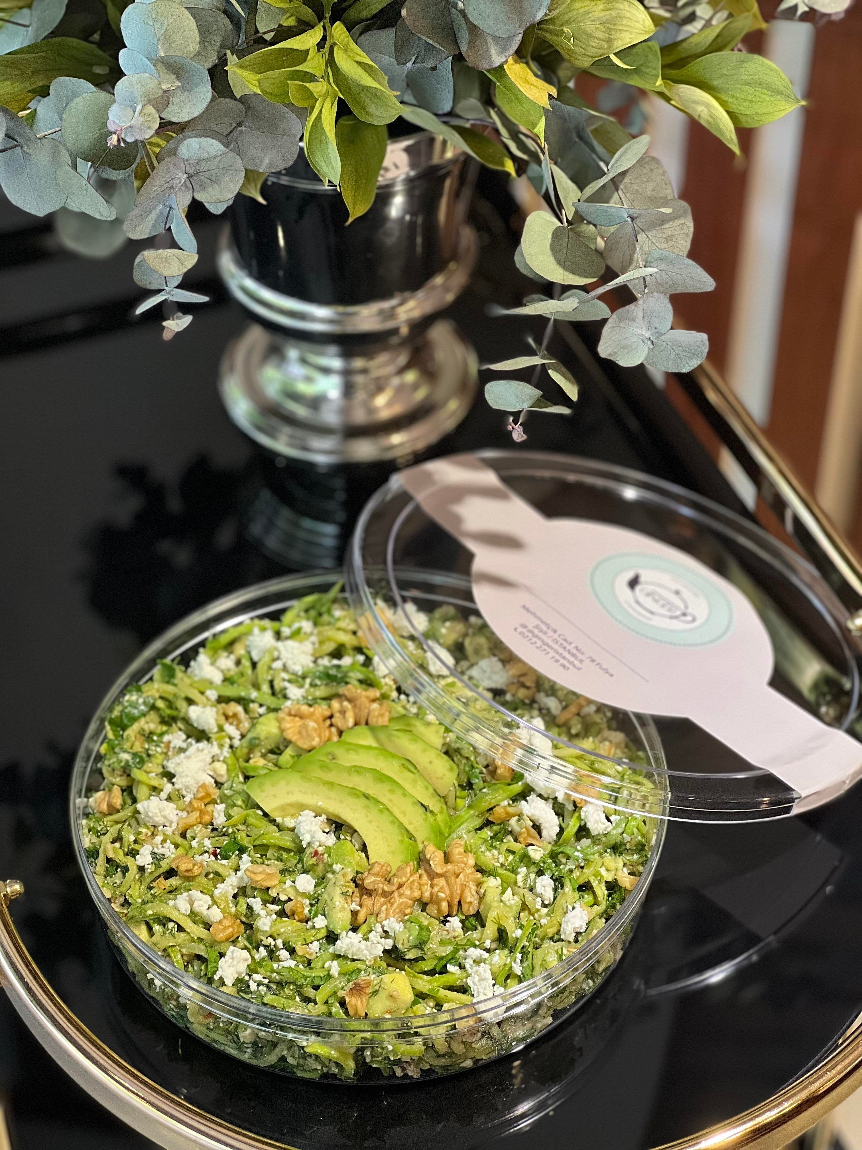 Avokado ve Lorlu Kabak Spagetti Salata