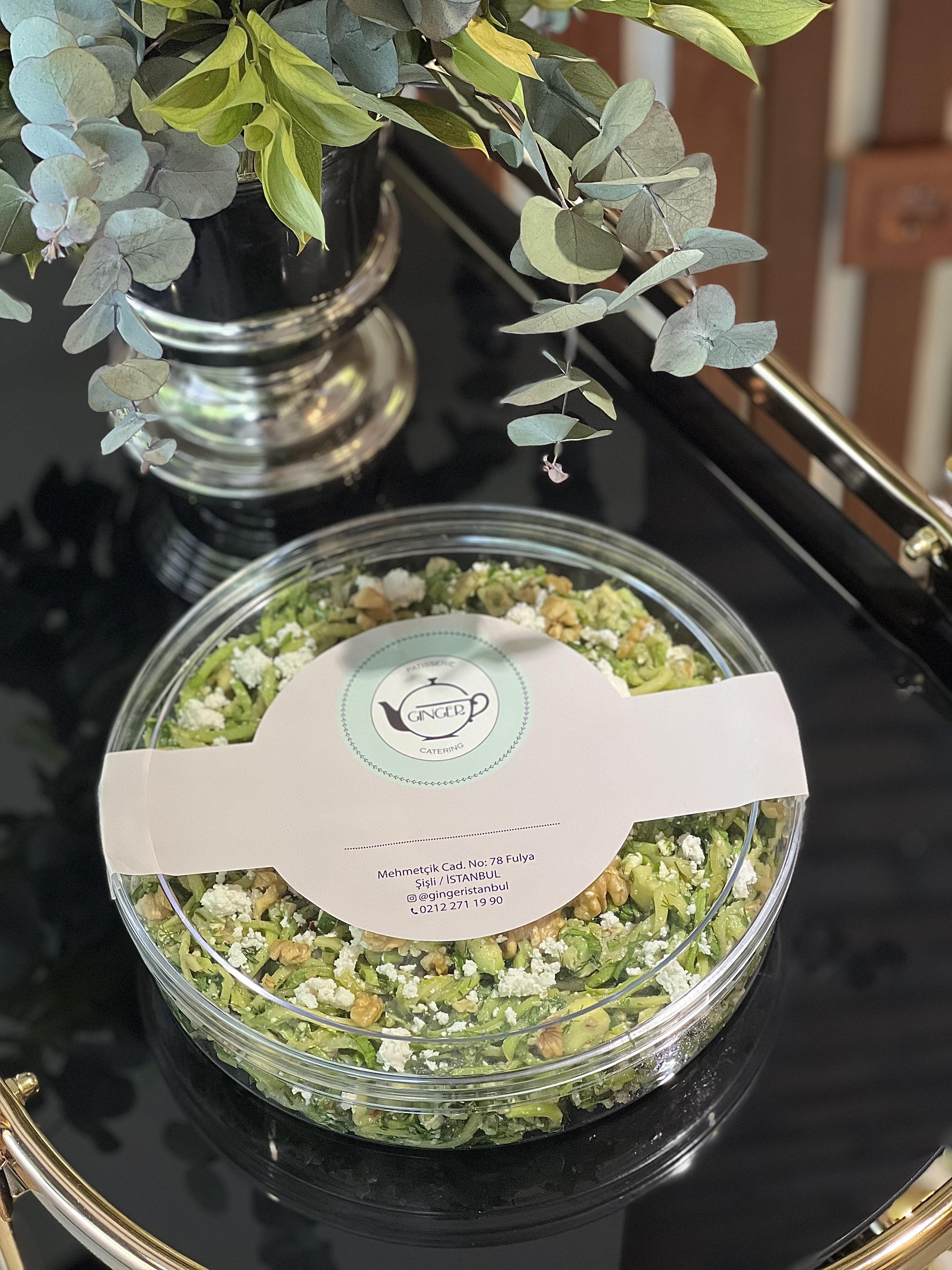 Avokado ve Lorlu Kabak Spagetti Salata