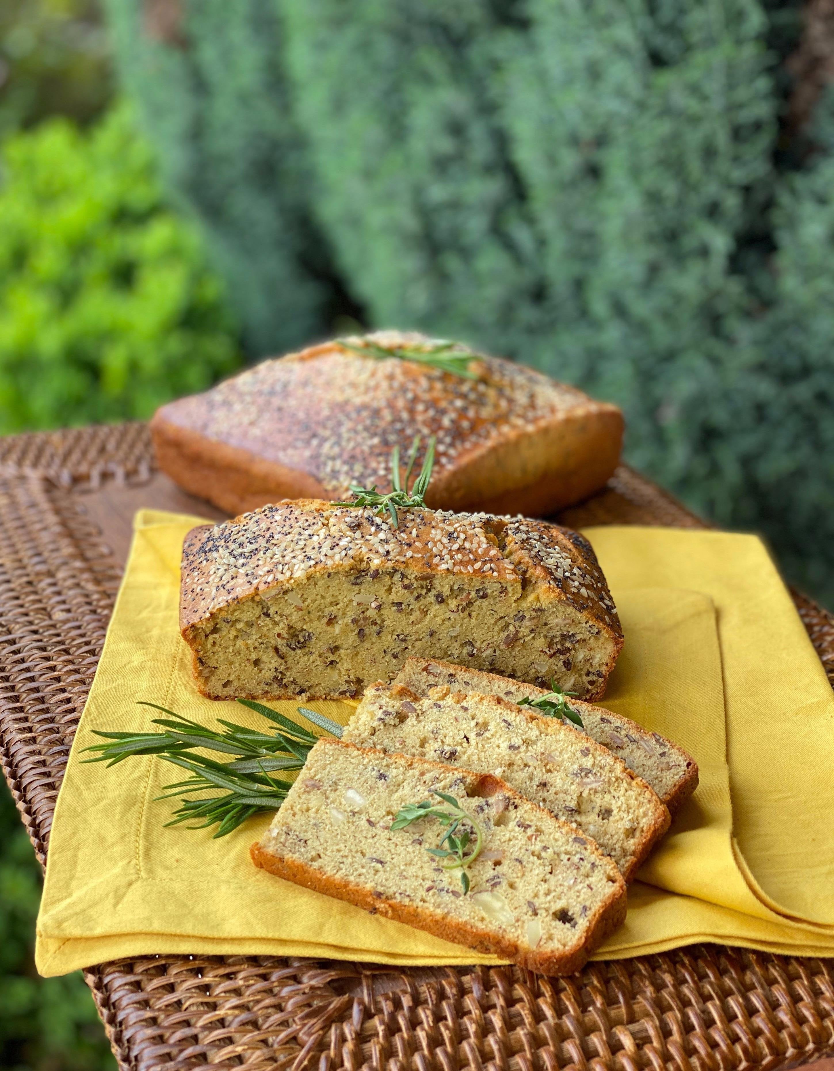Bademli, Ay Çekirdekli   Keten Tohumlu Glutensiz Mayasız Ekmek