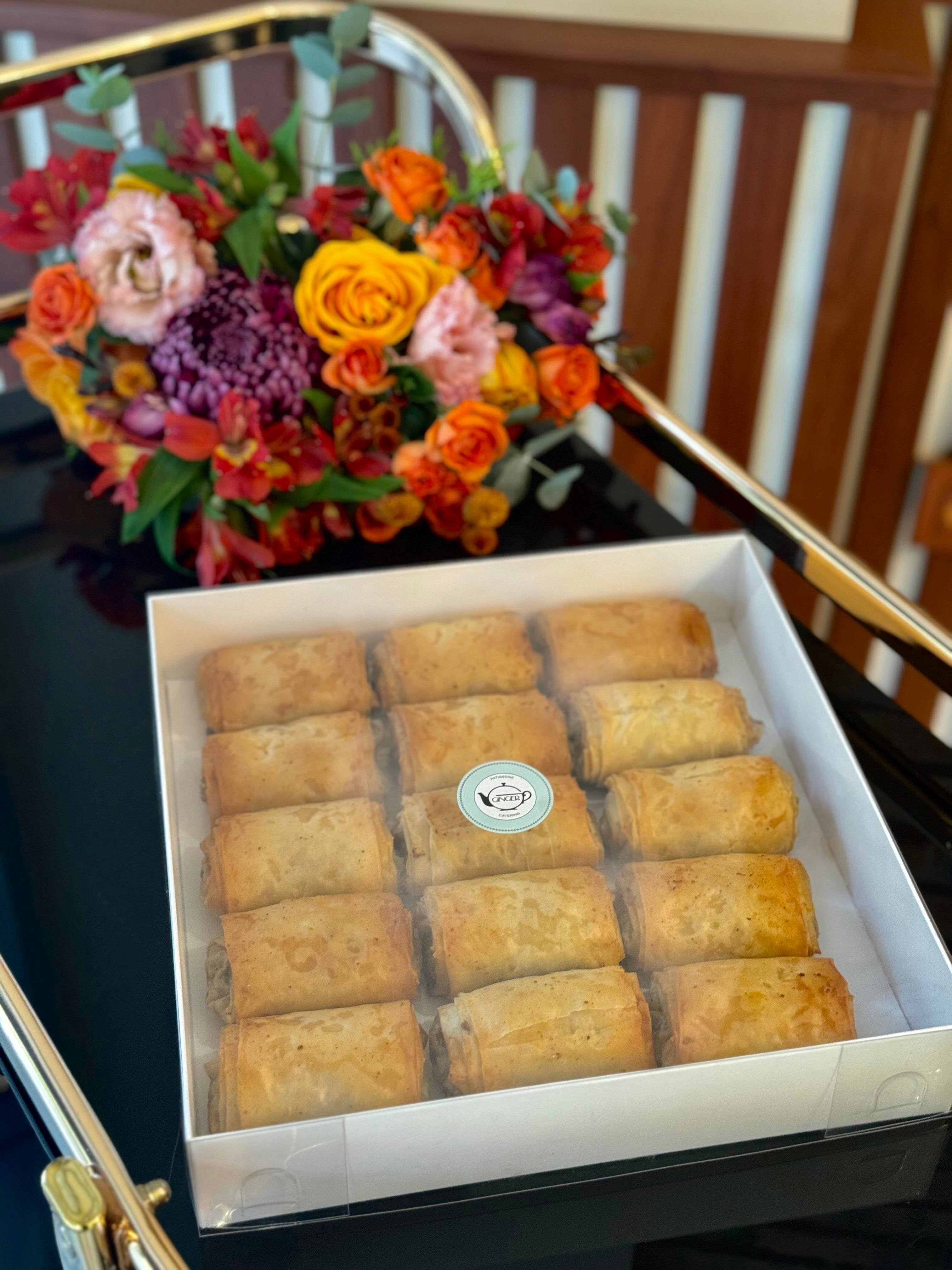 Baklava Yufkasına Pazı, Karamelize Soğan, Lor Peyniri ve Fıstıklı Börek (15 Ad.)