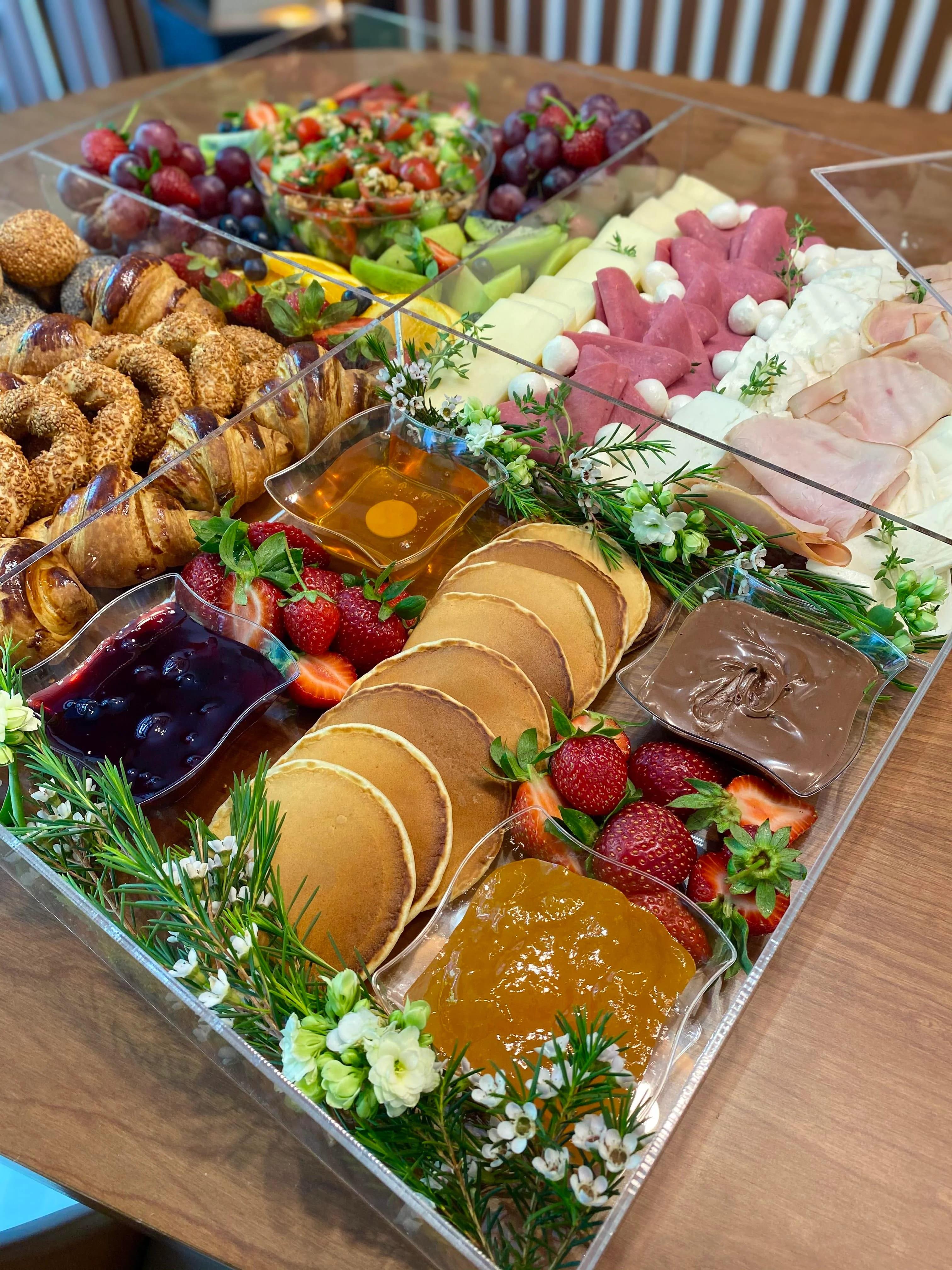 Brunch Box (Özel Yapım Pleksi Kapaklı Kutuda)