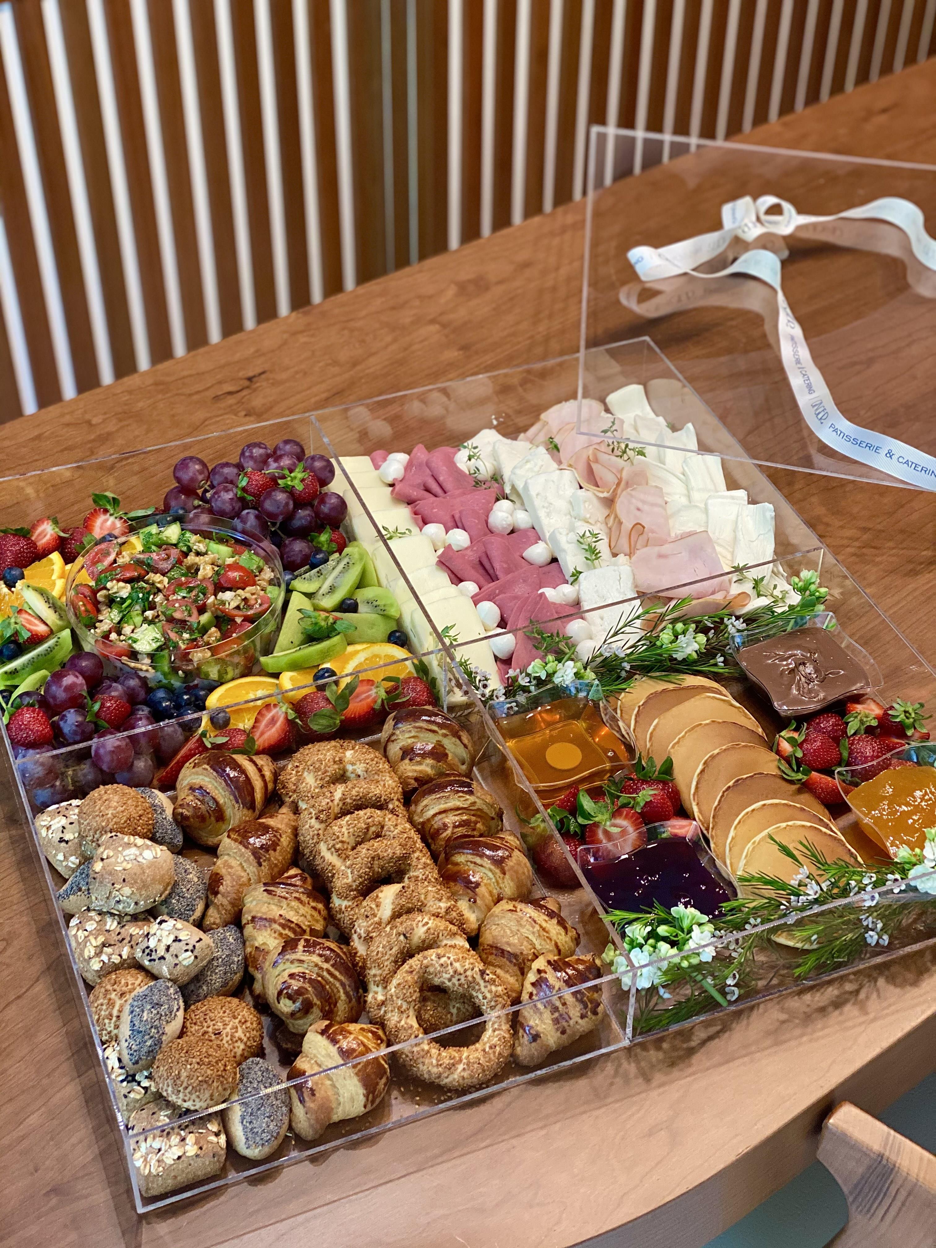 Brunch Box (Özel Yapım Pleksi Kapaklı Kutuda)
