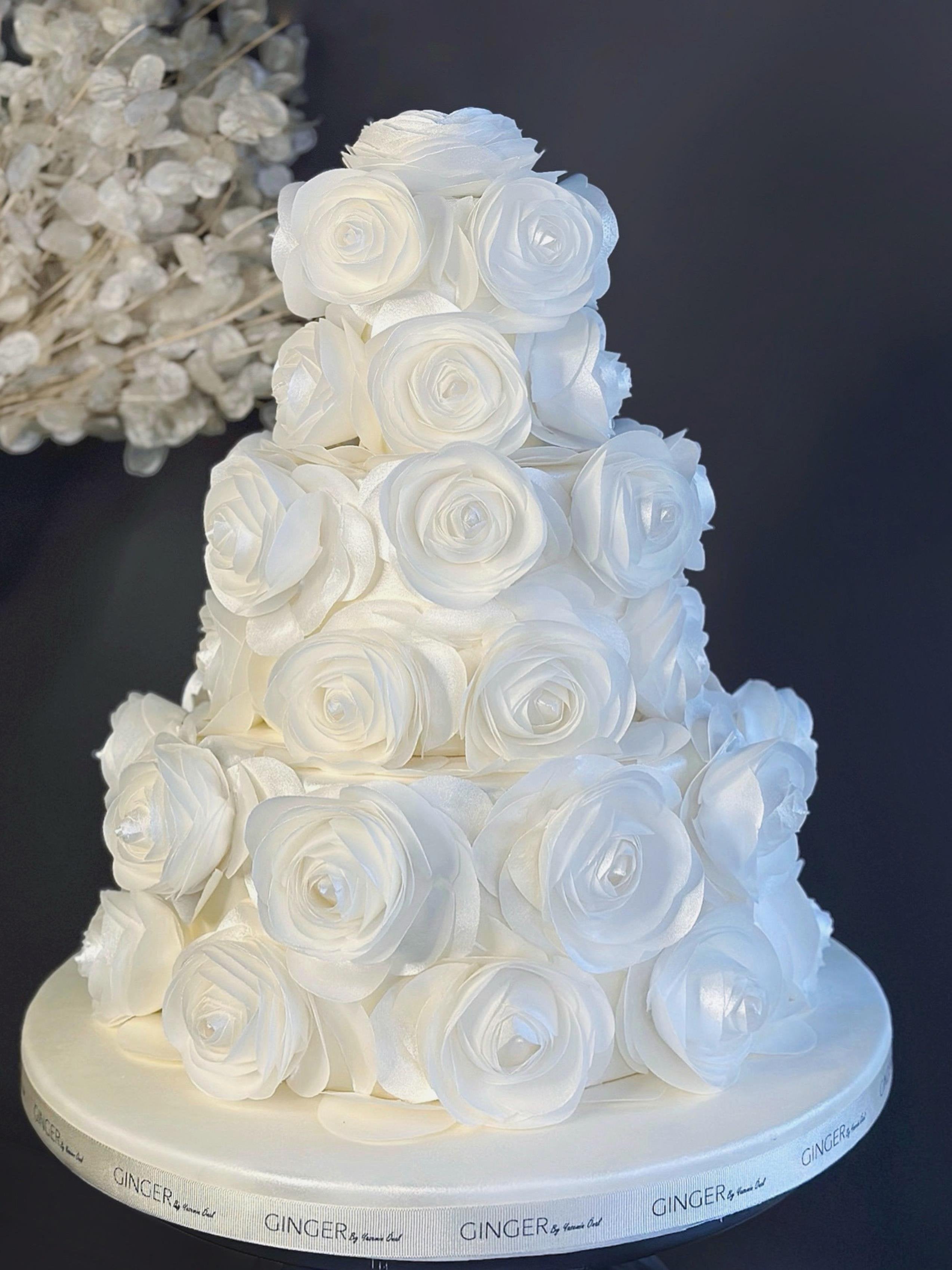 Çiçek Kaplamalı 3 Katlı Show Cake & Seçilen İçerikte Kesim Pastası