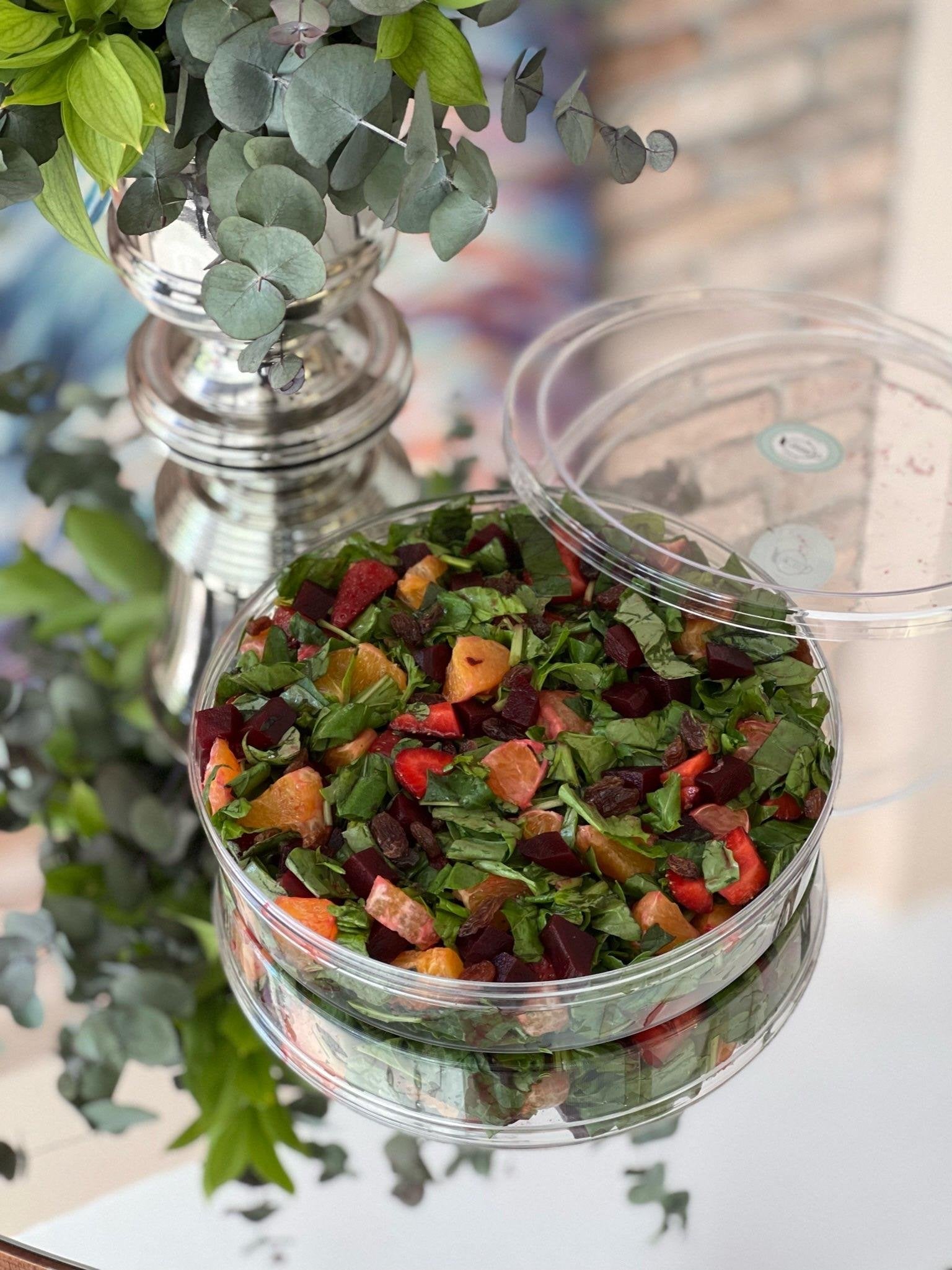 Çilek, Pancar ve Narenciyeli Ispanak Roka Salatası