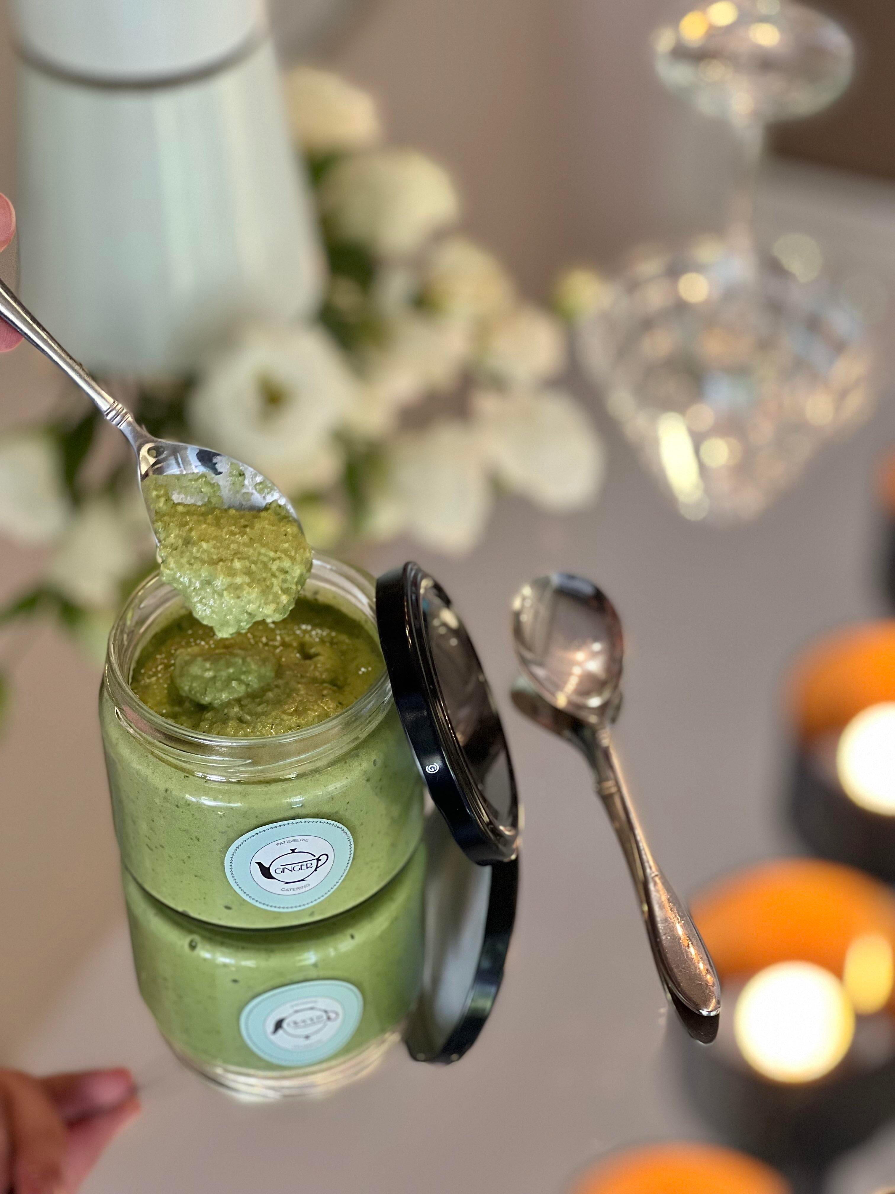 Fesleğenli Kajulu Humus Dip Sosu (Ginger's Basil Hummus Dip Sauce)