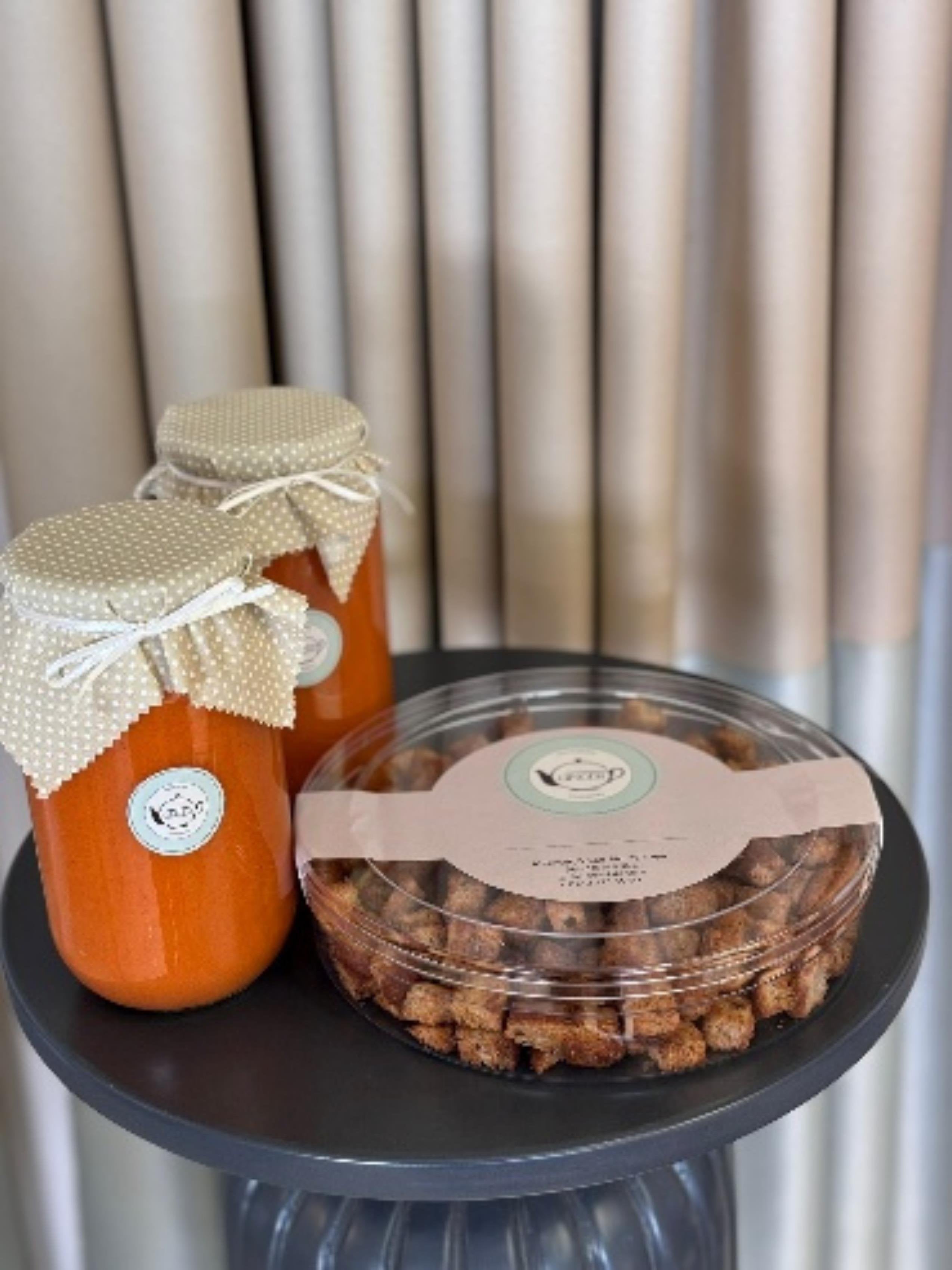 Fesleğenli Közlenmiş Domates Çorbası & Kruton