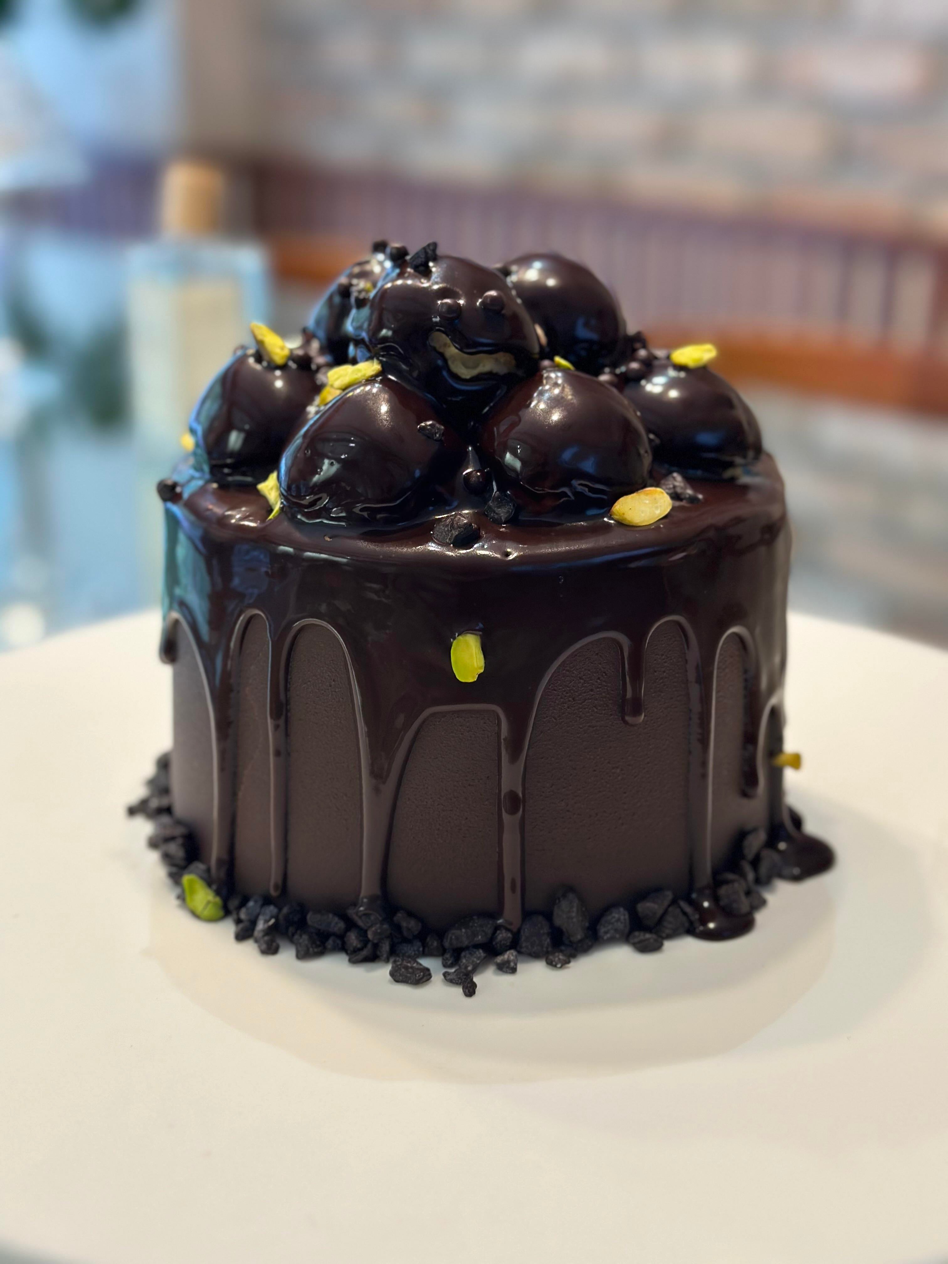 Fıstıklı Profiterol Pasta