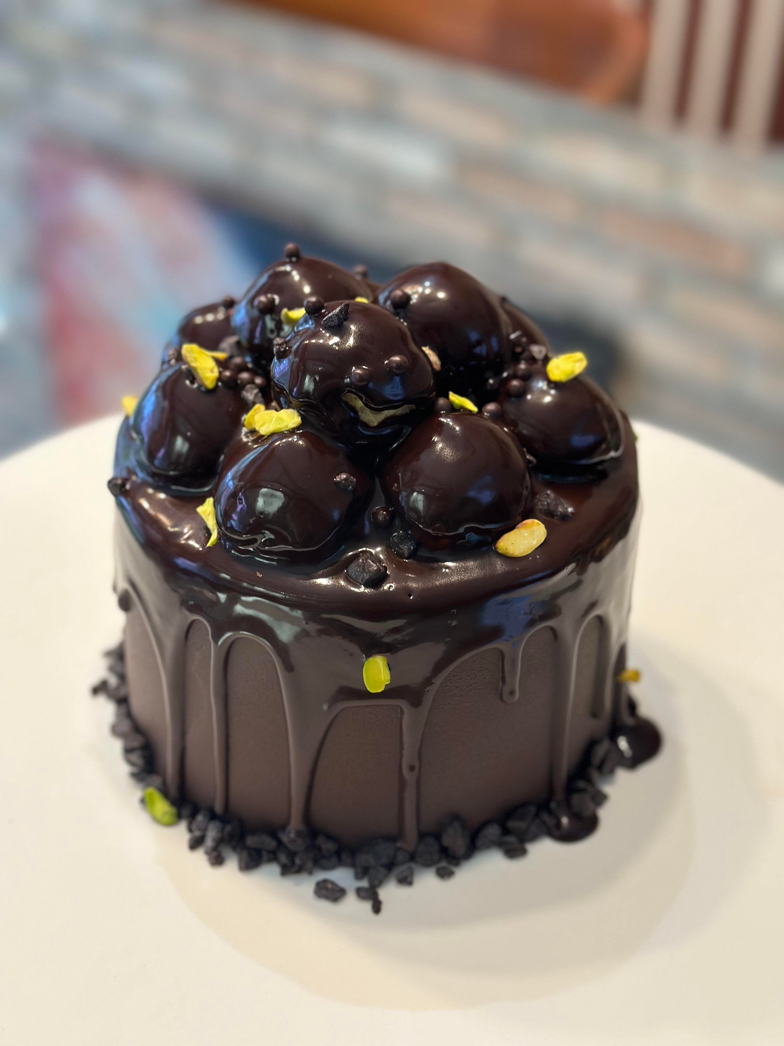 Fıstıklı Profiterol Pasta