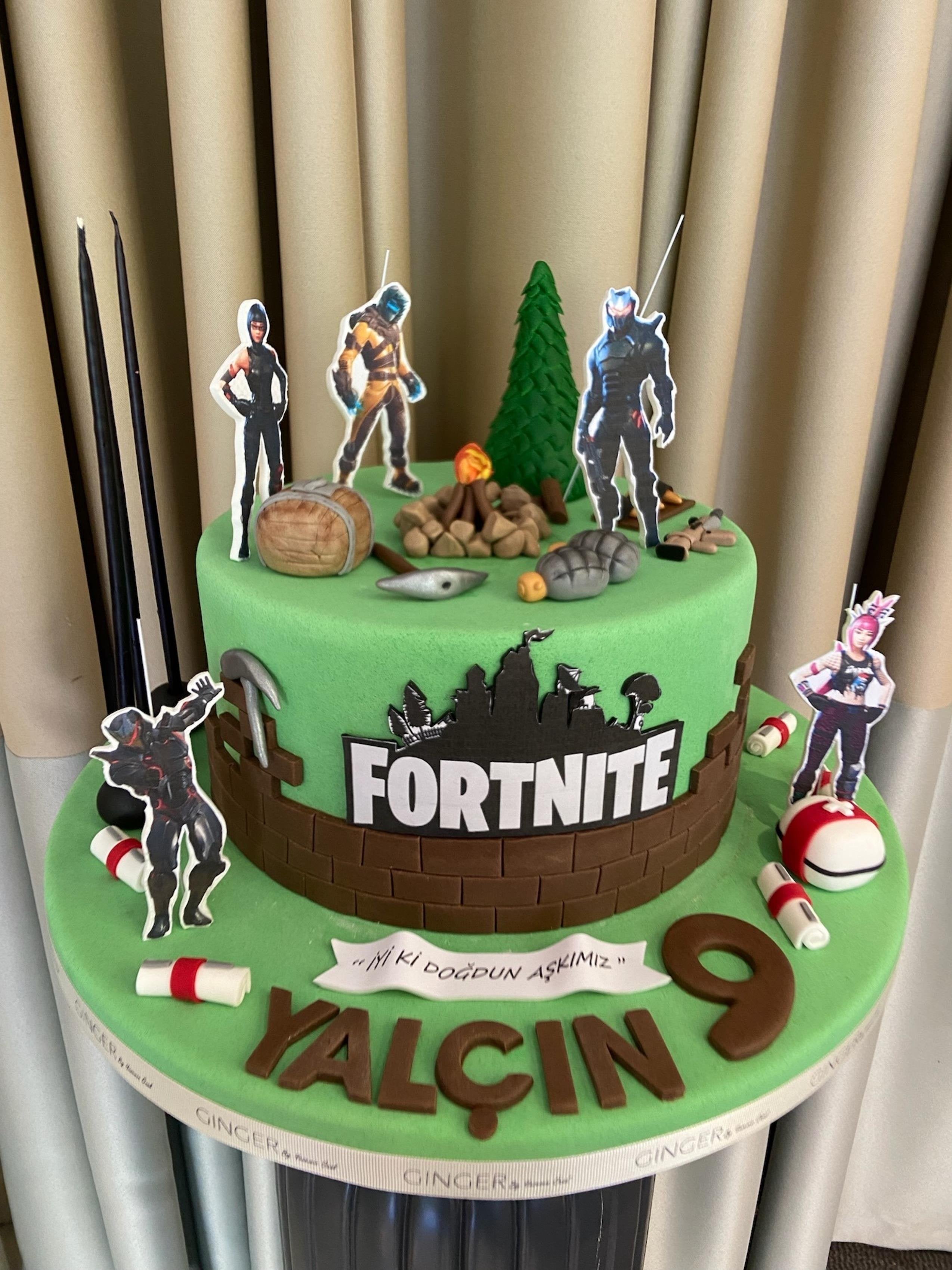 Fortnite Temalı Maket & Seçilen İçerikte Pasta