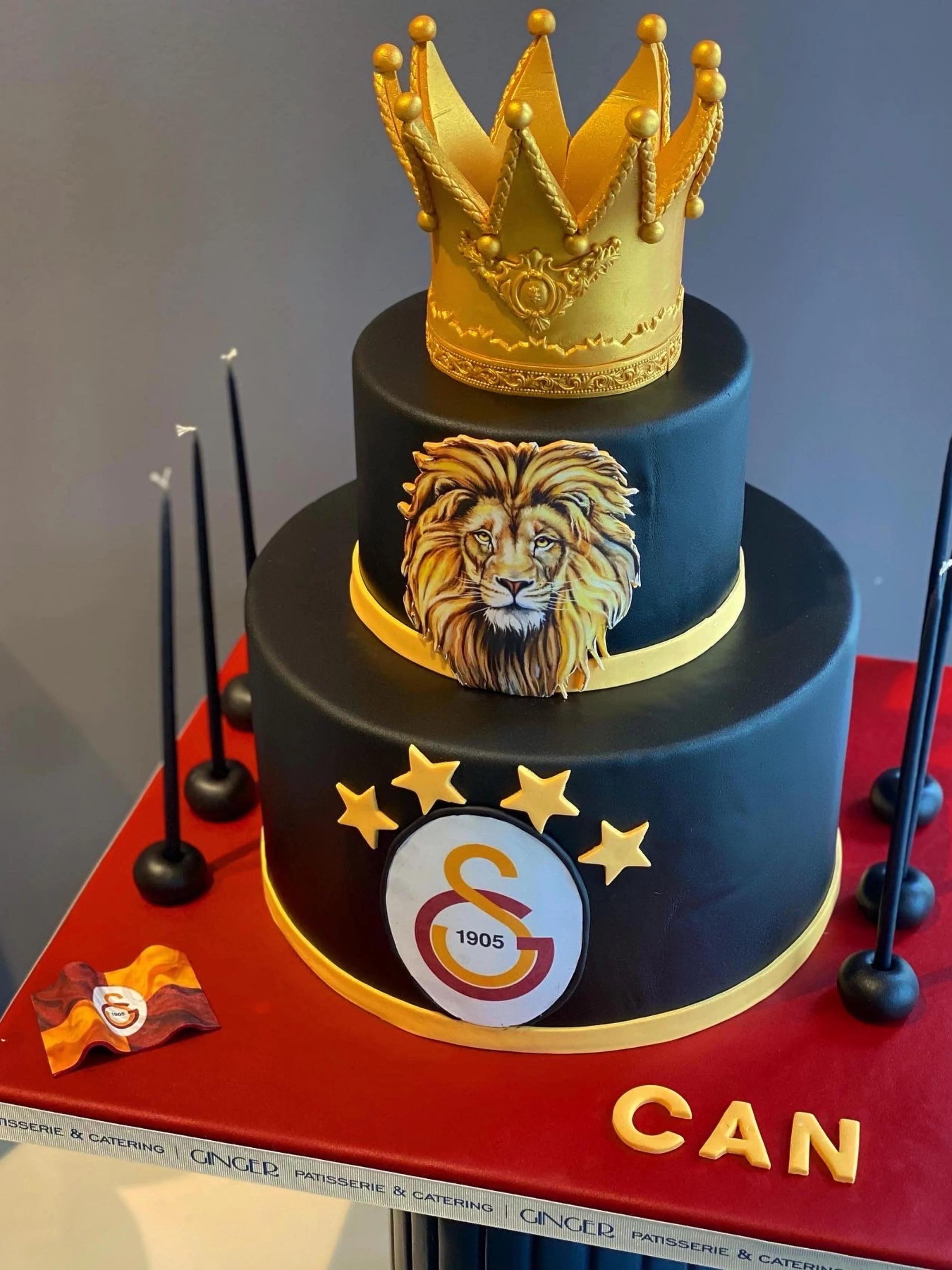 Galatasaray Temalı İki Katlı Maket & Seçilen İçerikte Pasta