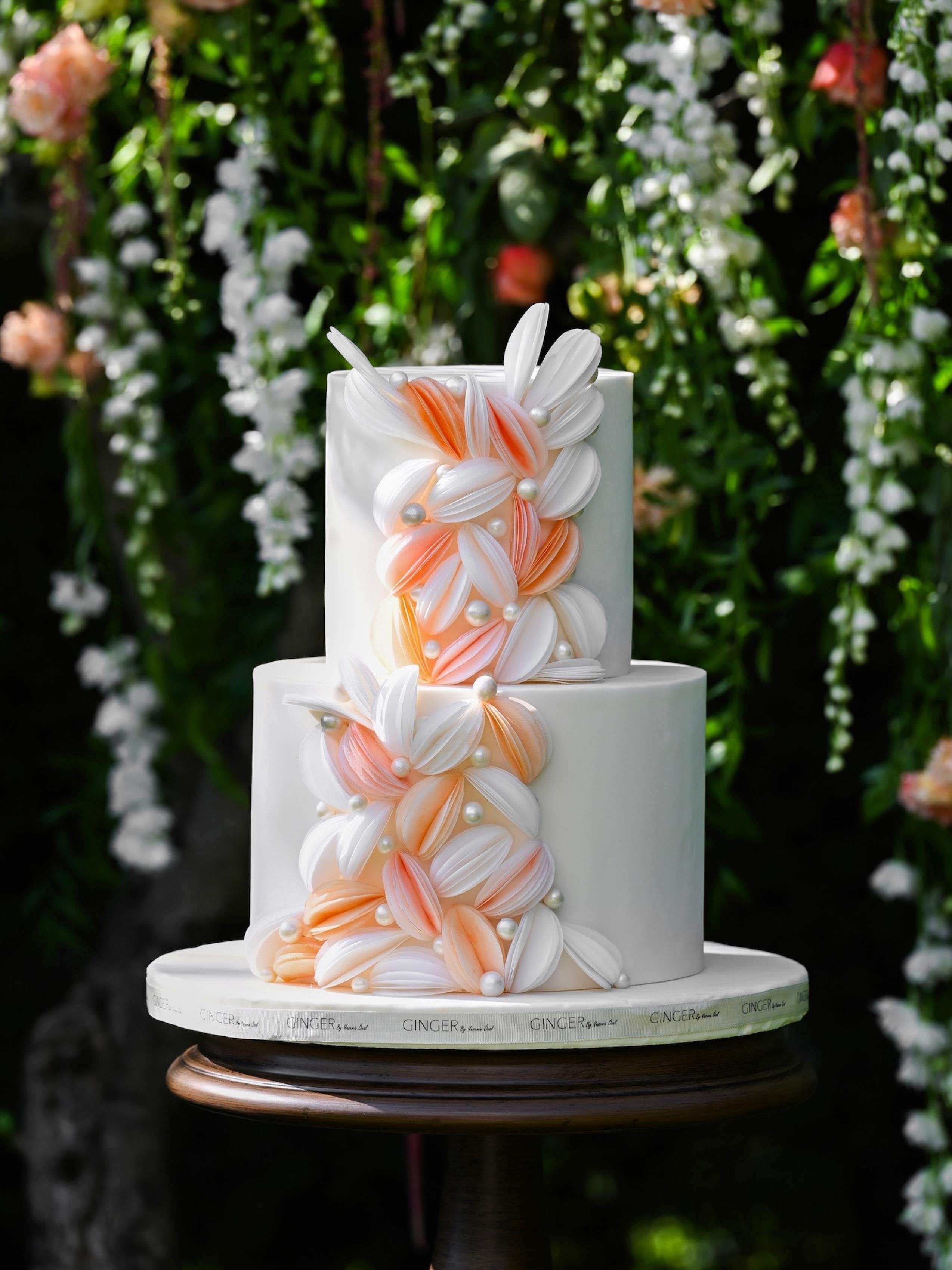 İncili İstiridye Model  2 Katlı Show Cake & Seçilen İçerikte Kesim Pastası