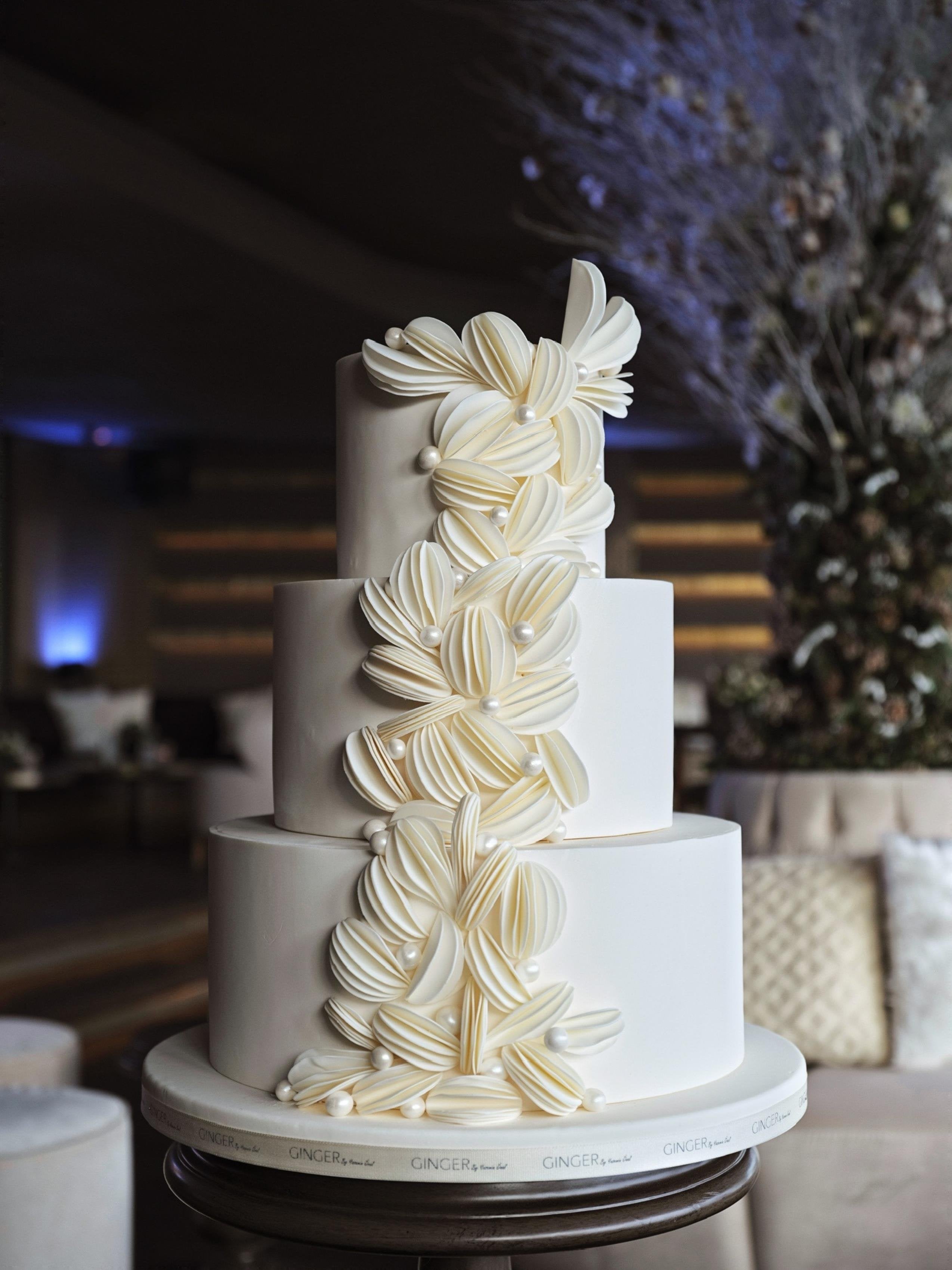İncili İstiridye Model 3 Katlı Show Cake & Seçilen İçerikte Kesim Pastası