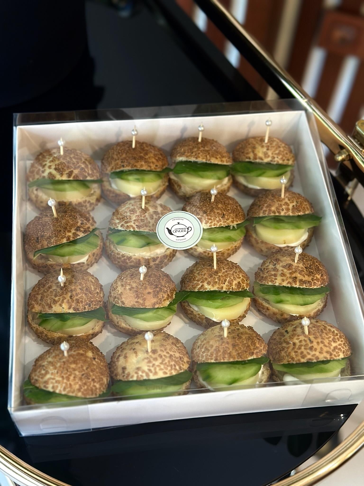 Kaşar ve Salatalıklı Mini Simit Top Sandviç (16'li)