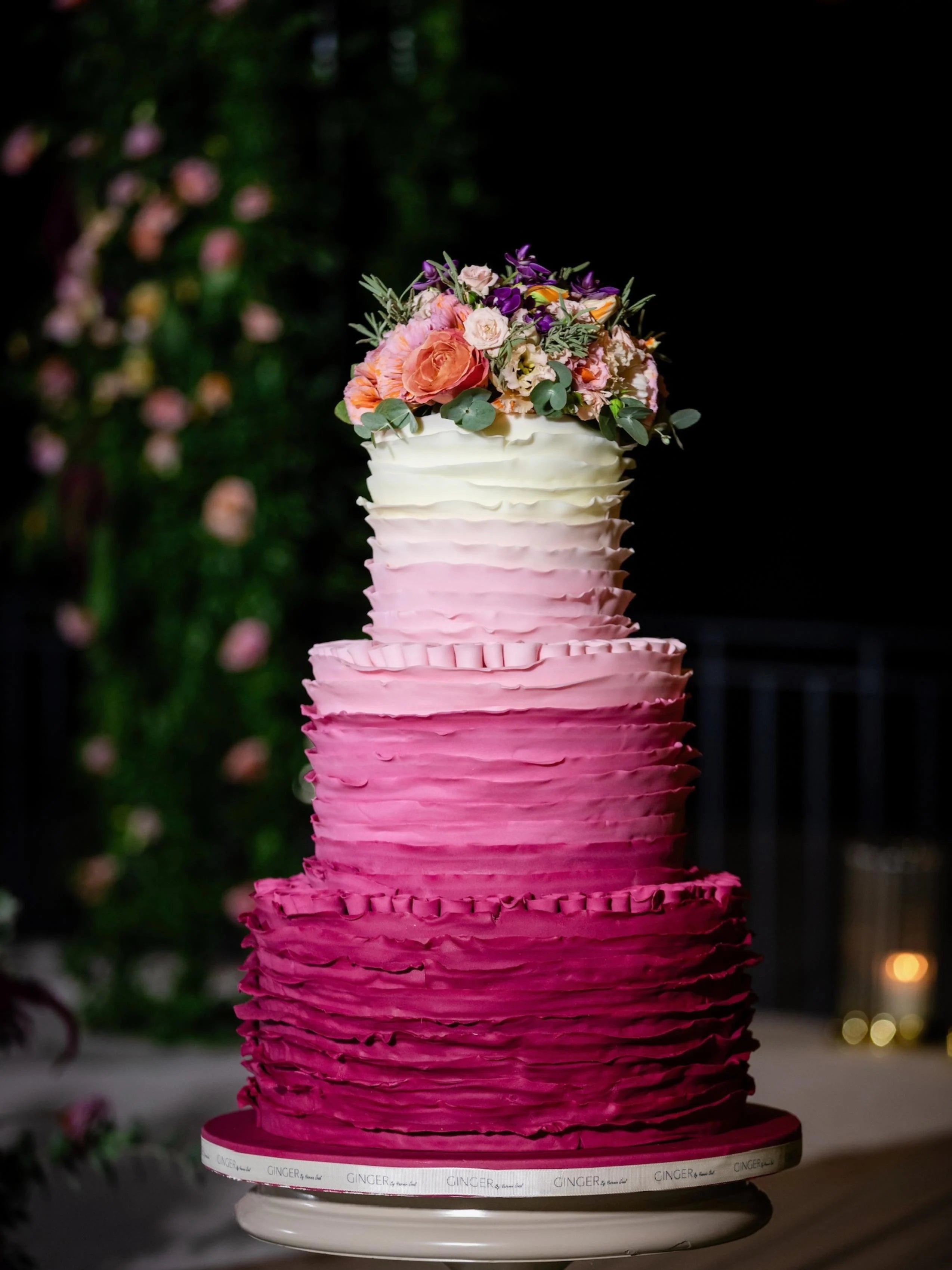 Katkat Renk Geçişli  3 Katlı Show Cake & Seçilen İçerikte Kesim Pastası