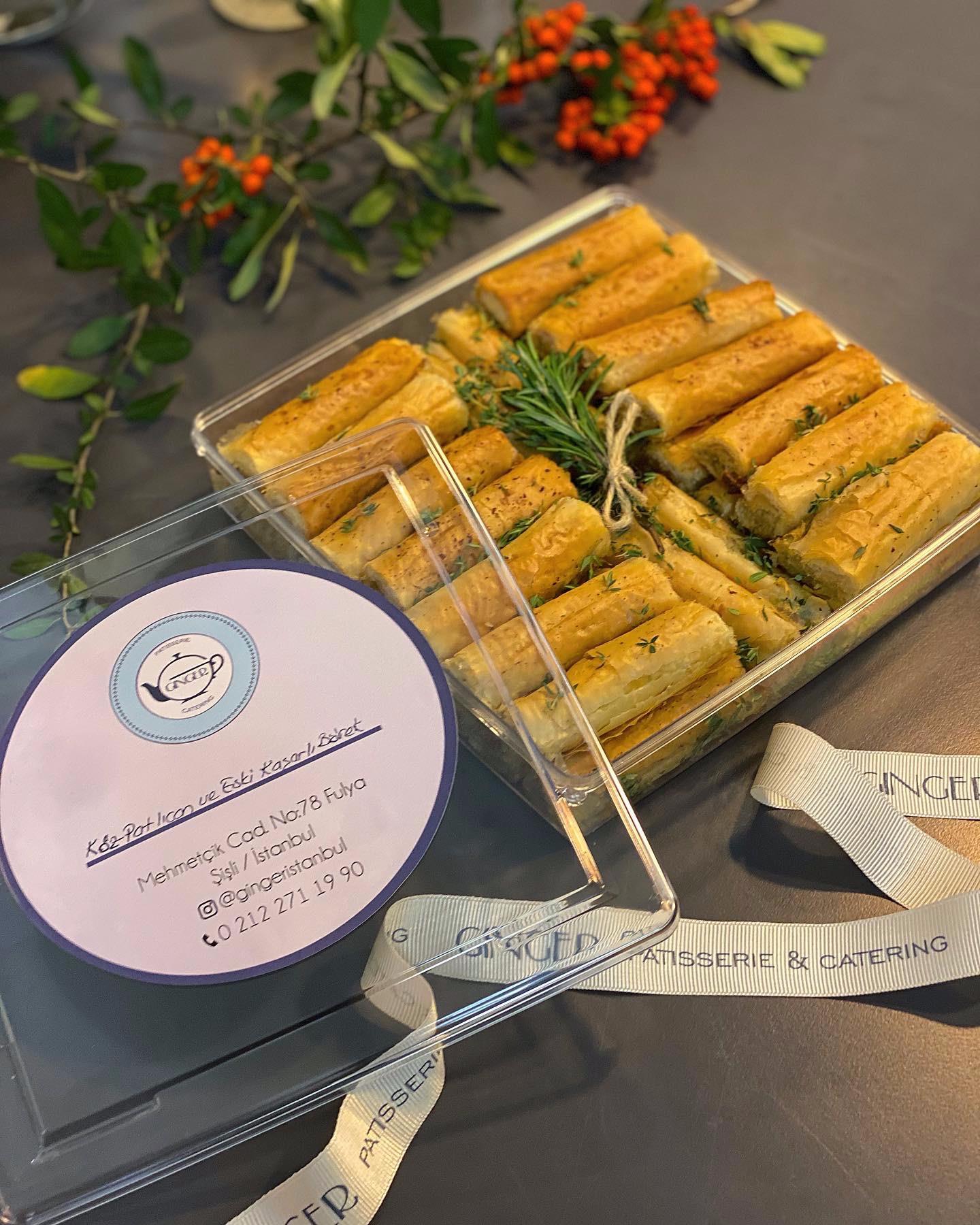 Köz Patlıcanlı ve Eski Kaşarlı Baklava Yufkasına Börek (6-8 Kişilik)