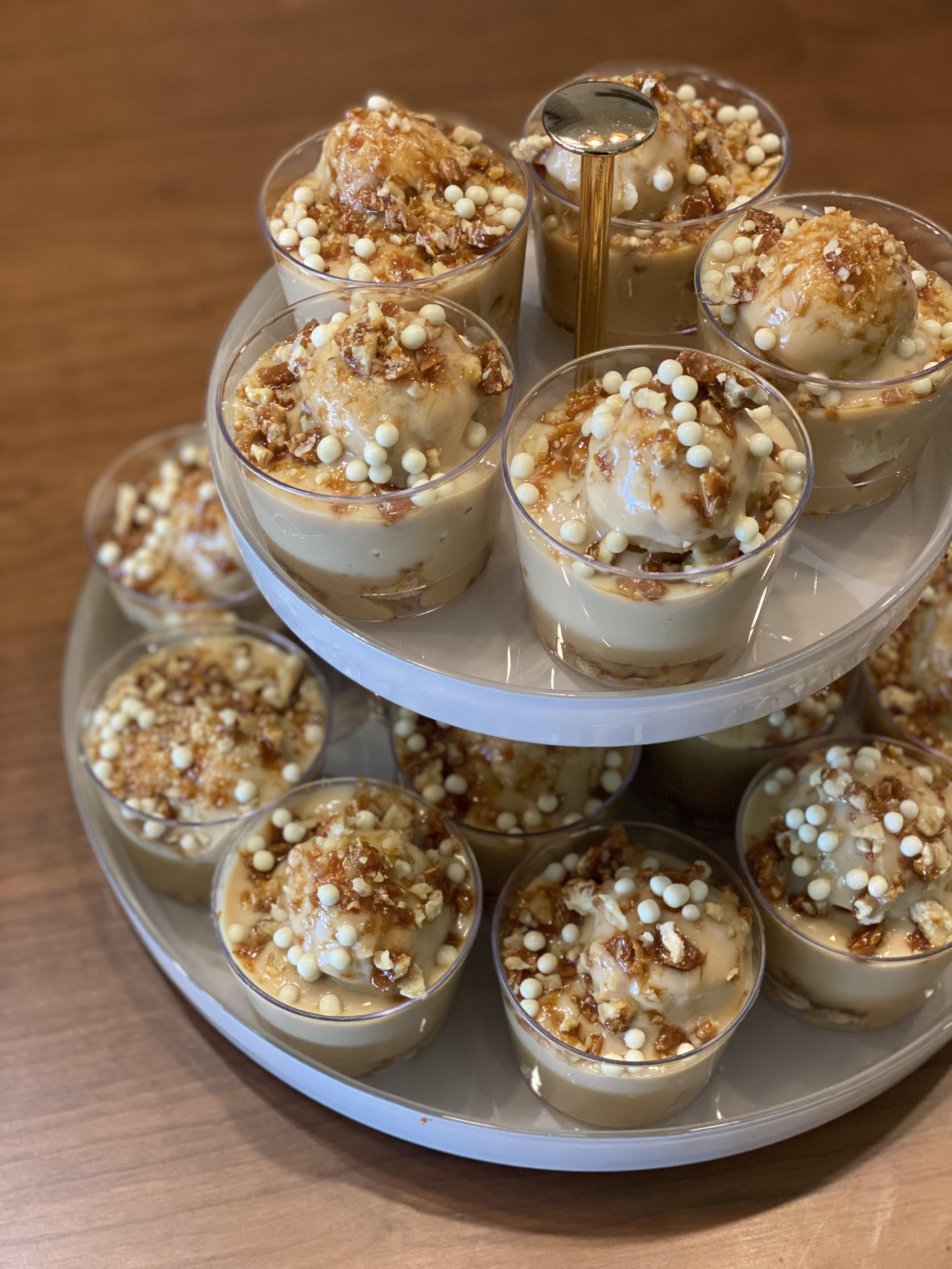 Kupta Tuzlu Karamelli ve Krokanlı Profiterol (9'lu Kutu)