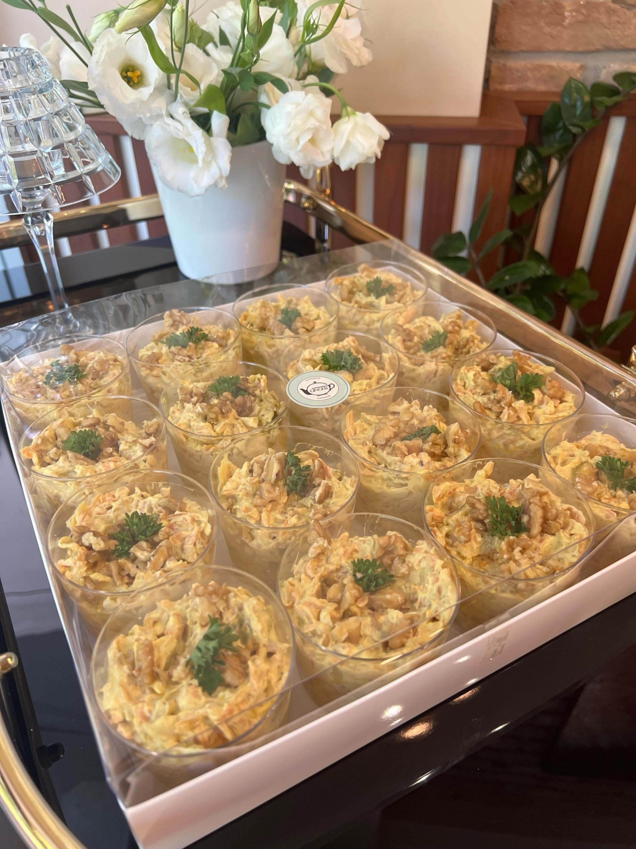 Kupta Yeşil Elmalı, Cevizli Yoğurtlu Havuç Salatası (16 Adet)