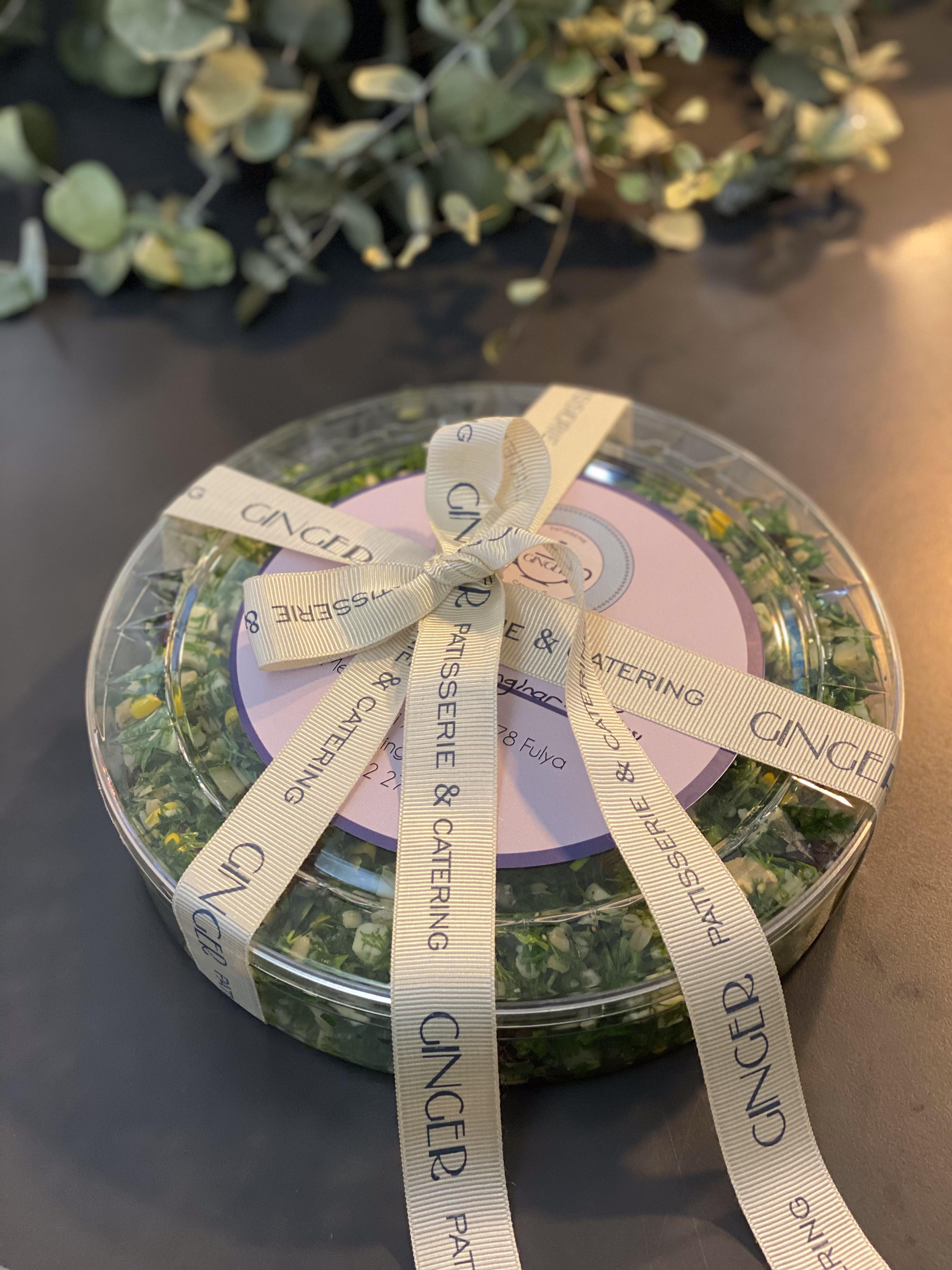 Kurutulmuş Yabanmersinli Tulum Peynirli Enginar Salatası