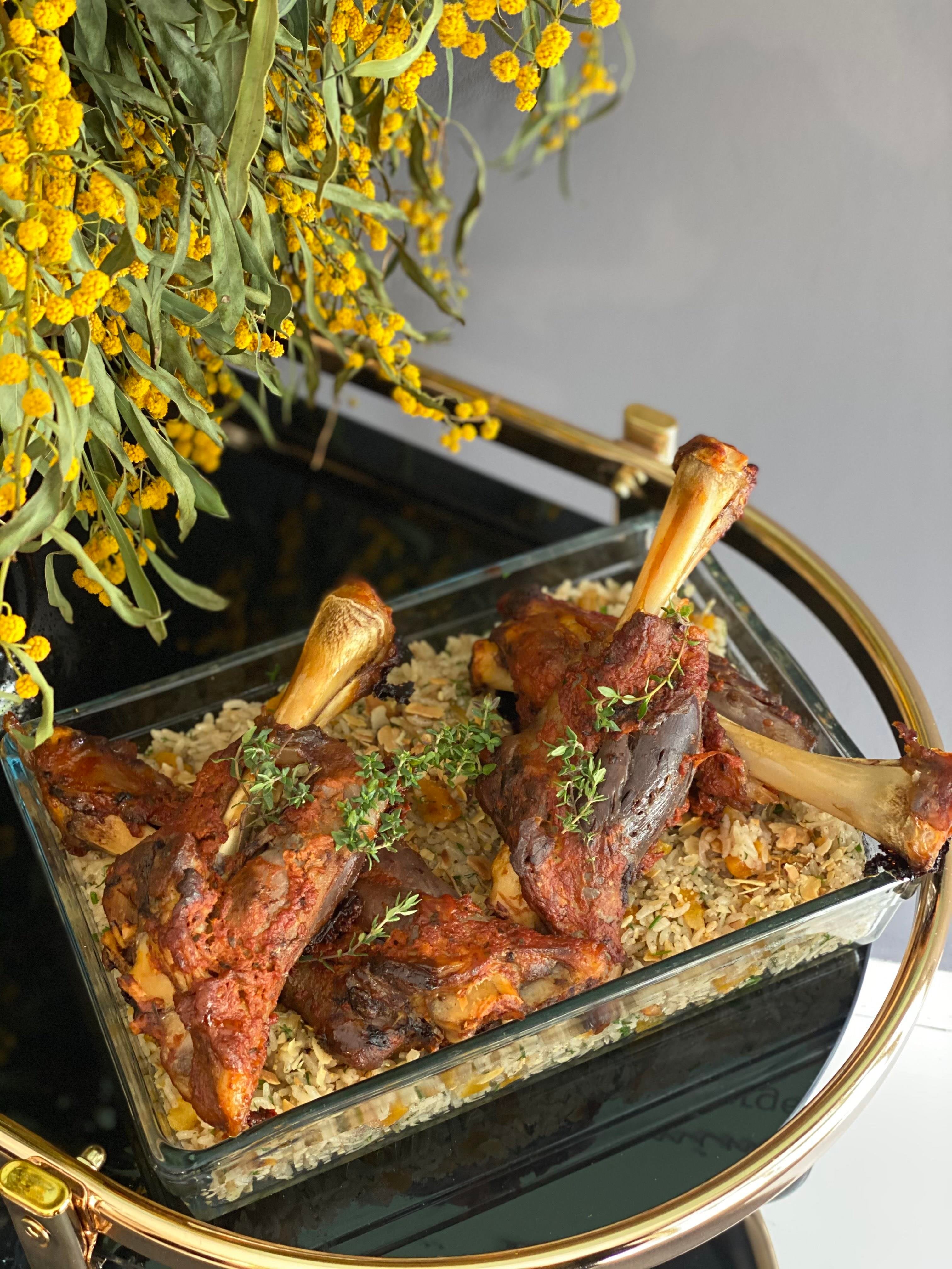 Kuzu İncik ve Kayısılı Safranlı Pilav (Borcamda)