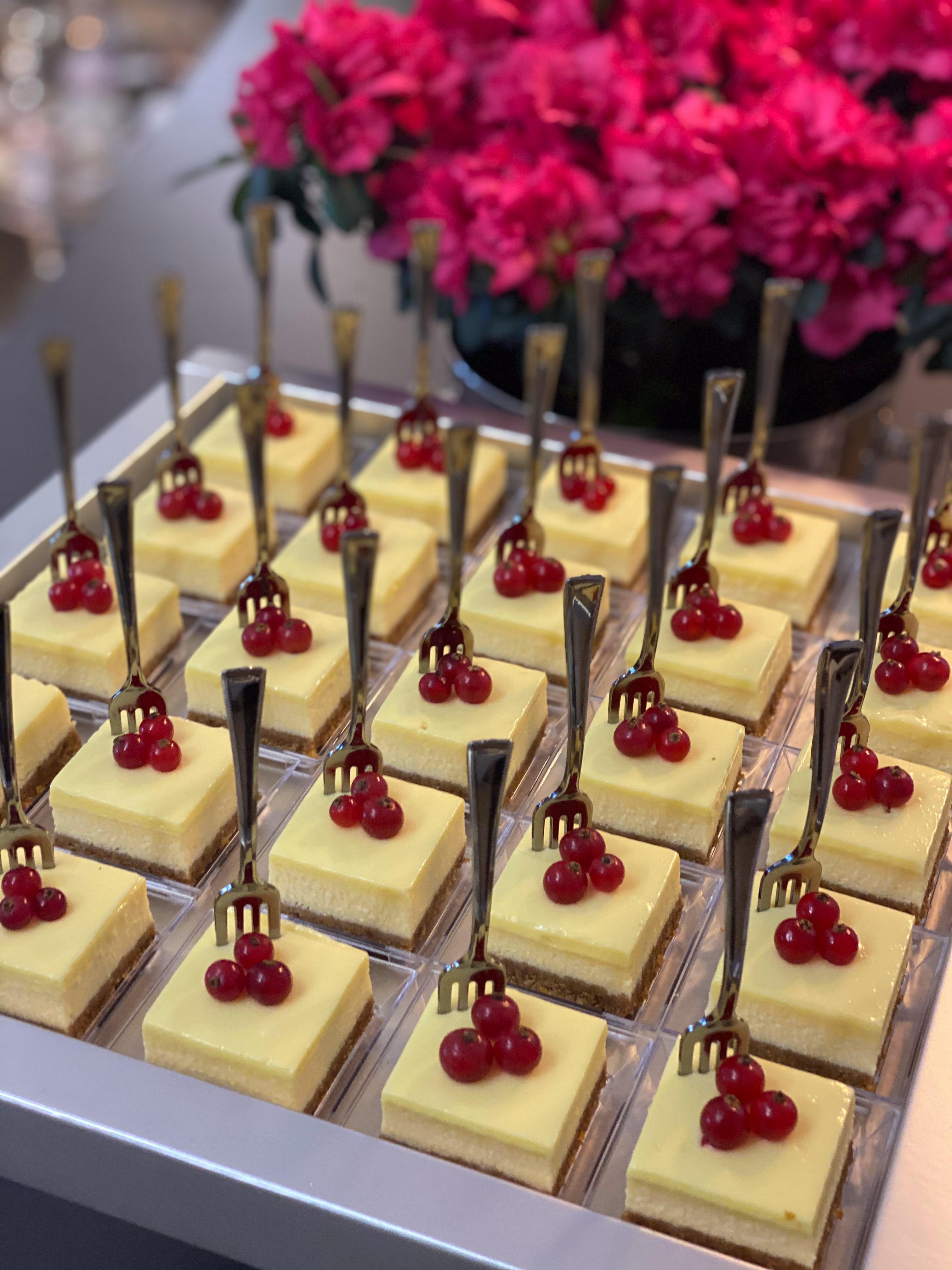 Limonlu Frenk Üzümlü Mini Cheesecake (25 adet)