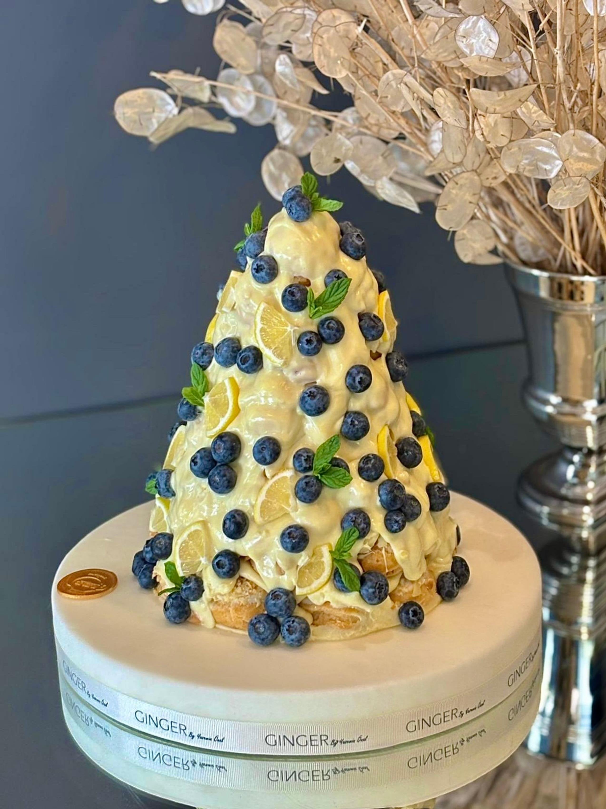 Limonlu ve Yabanmersinli Profiterol