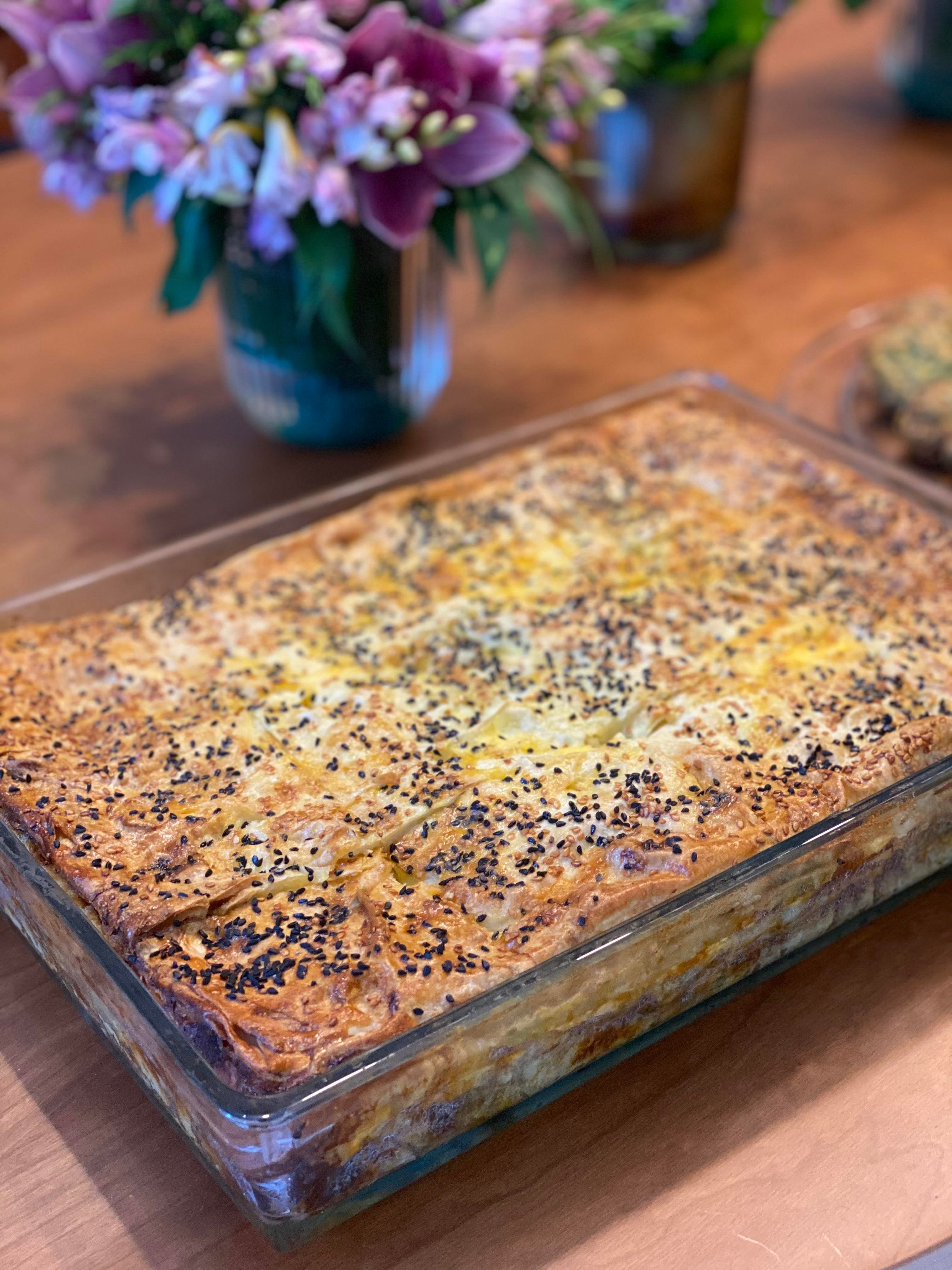 Pazı, Karamelize Soğan, Lor Peyniri ve Fıstıklı Börek