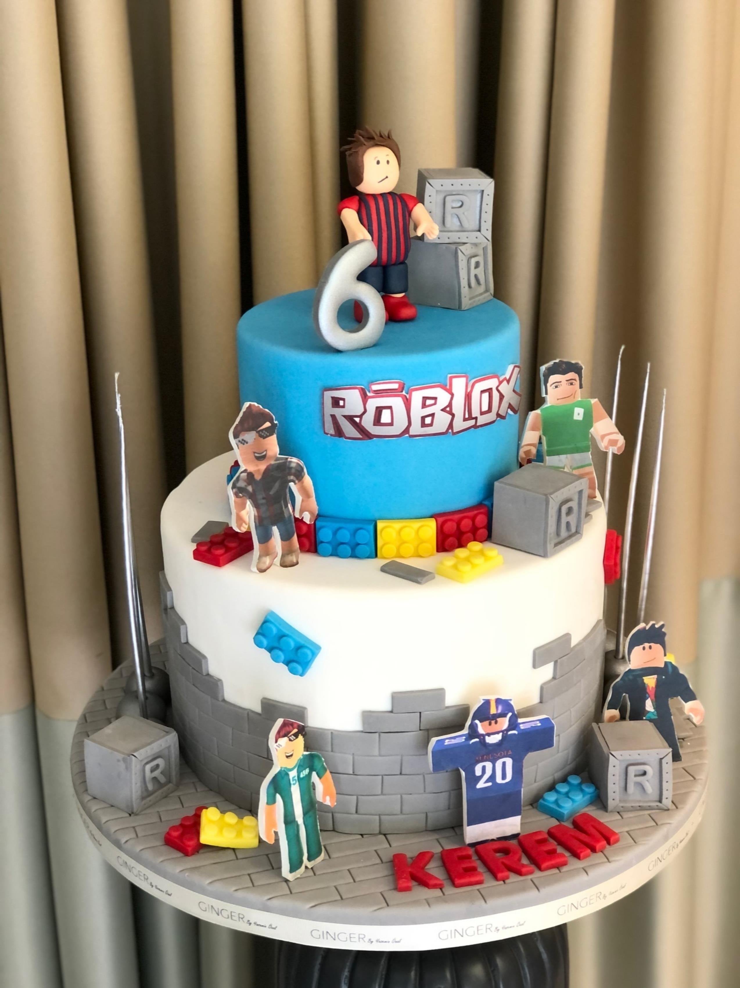 Roblox Temalı İki Katlı Maket & Seçilen İçerikte Pasta