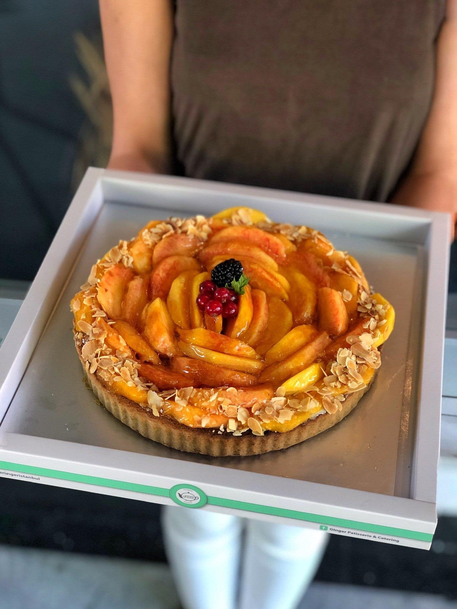 Şeftali, Badem ve Yoğurtlu Tart