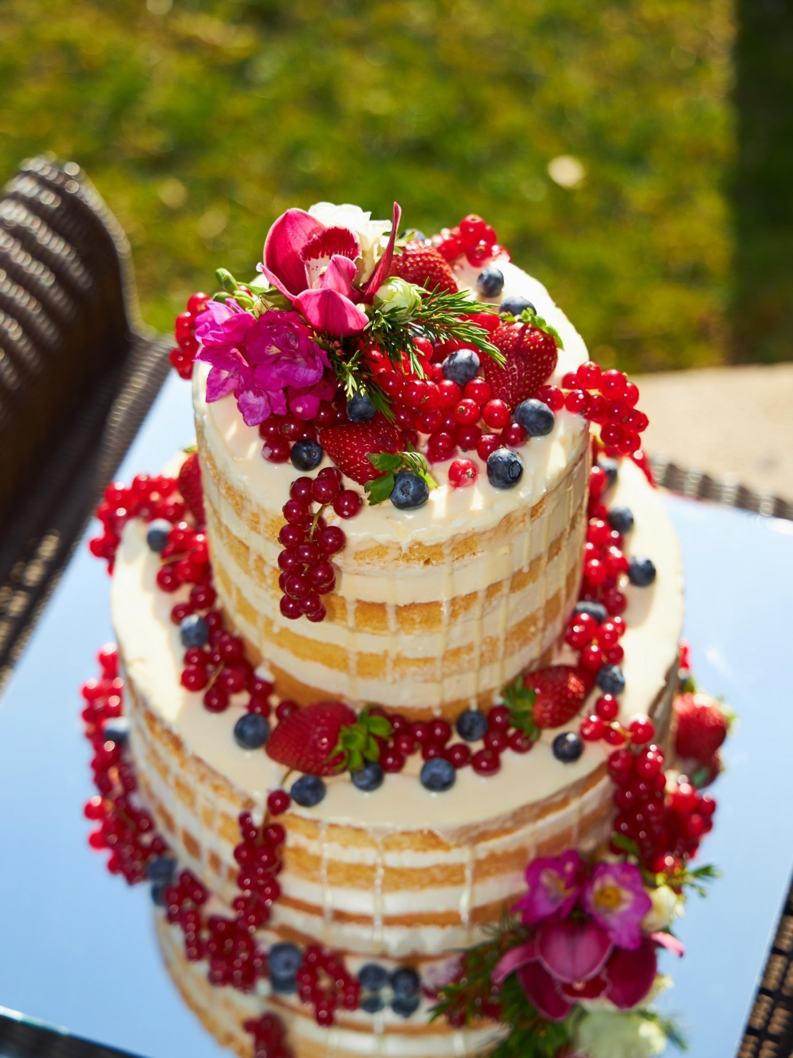 Taze Orman Meyveli 2 Katlı Show Cake & Seçilen İçerikte Kesim Pastası