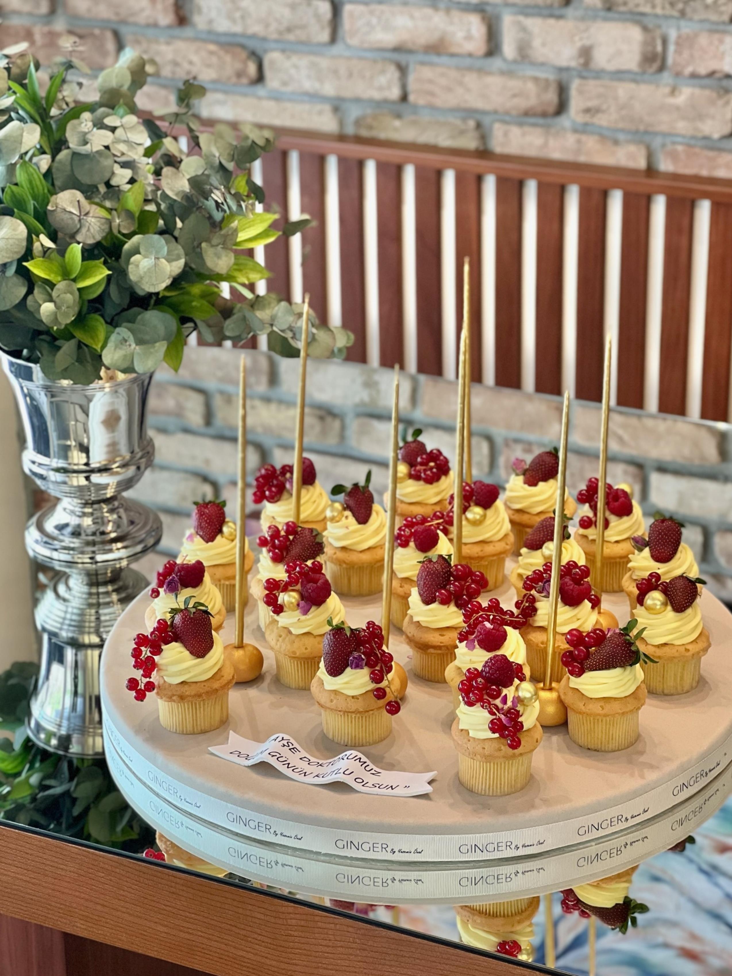 Taze Orman Meyveli Cupcake