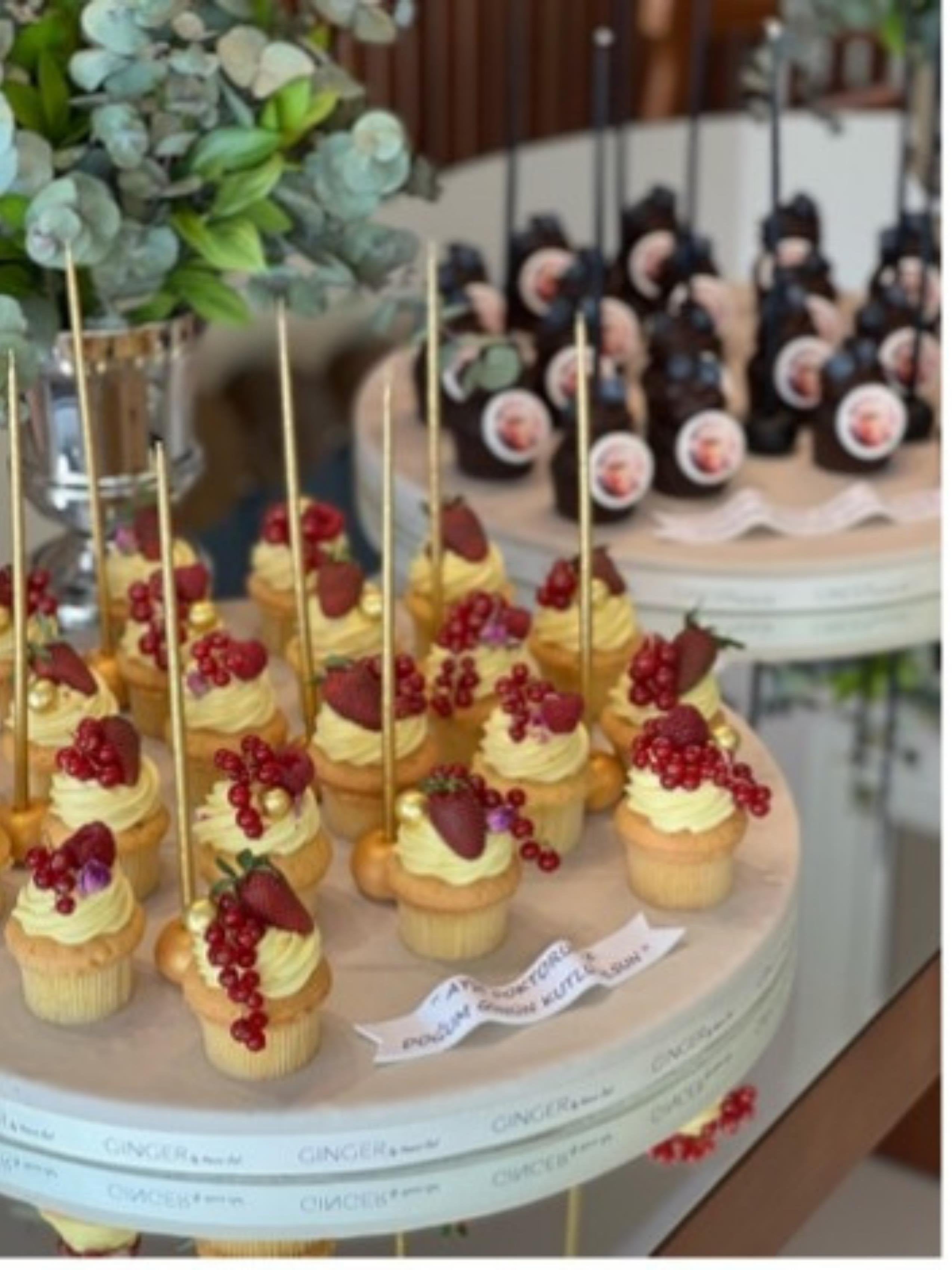 Taze Orman Meyveli Cupcake