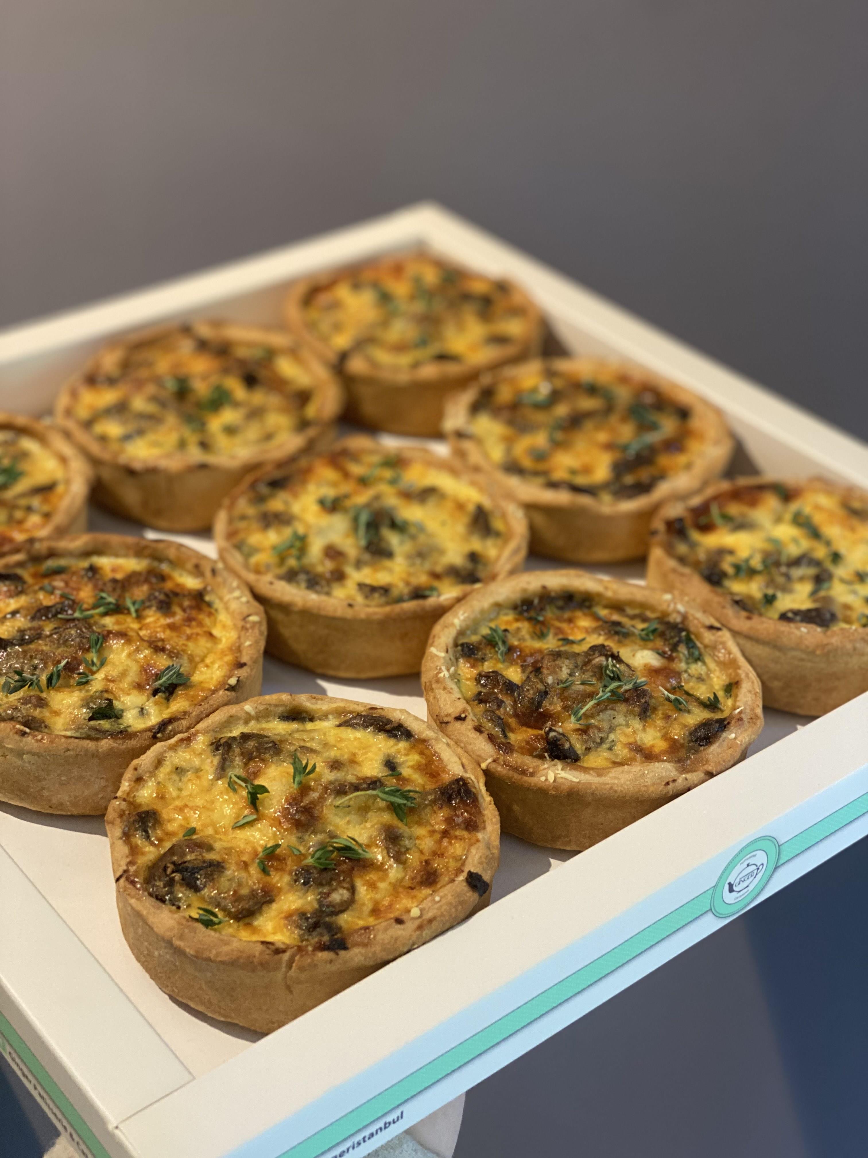 Tek Porsiyonluk Karışık Mantarlı Parmesanlı Quiche (9 adet)