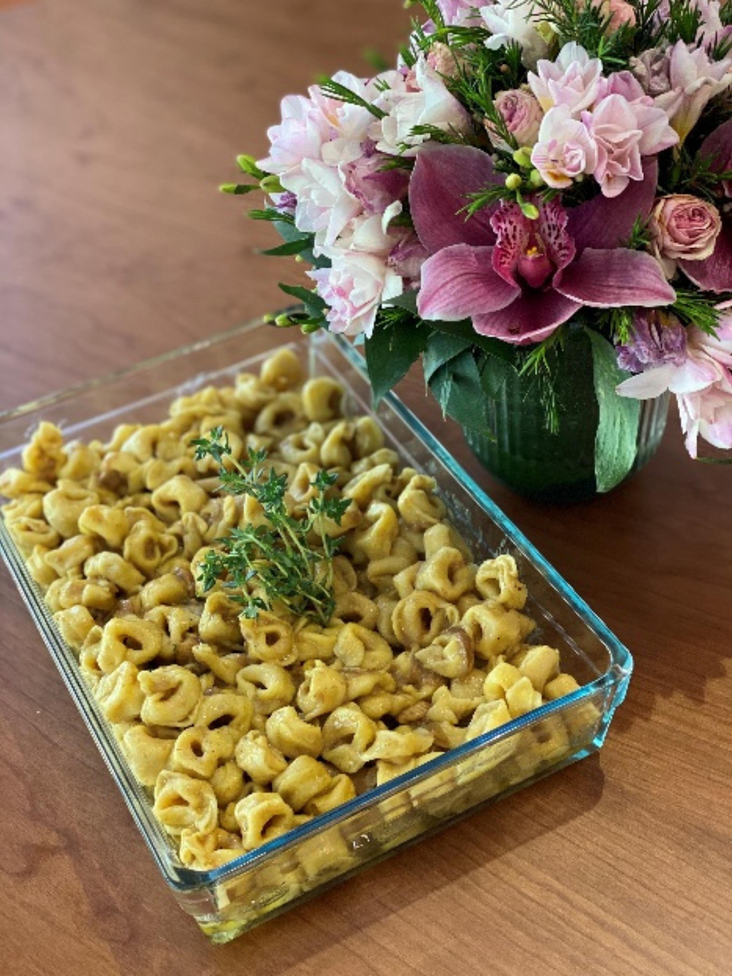 Tereyağı ve Taze Kekik ile,  Üç Peynirli Porcini Mantarı Soslu Tortellini