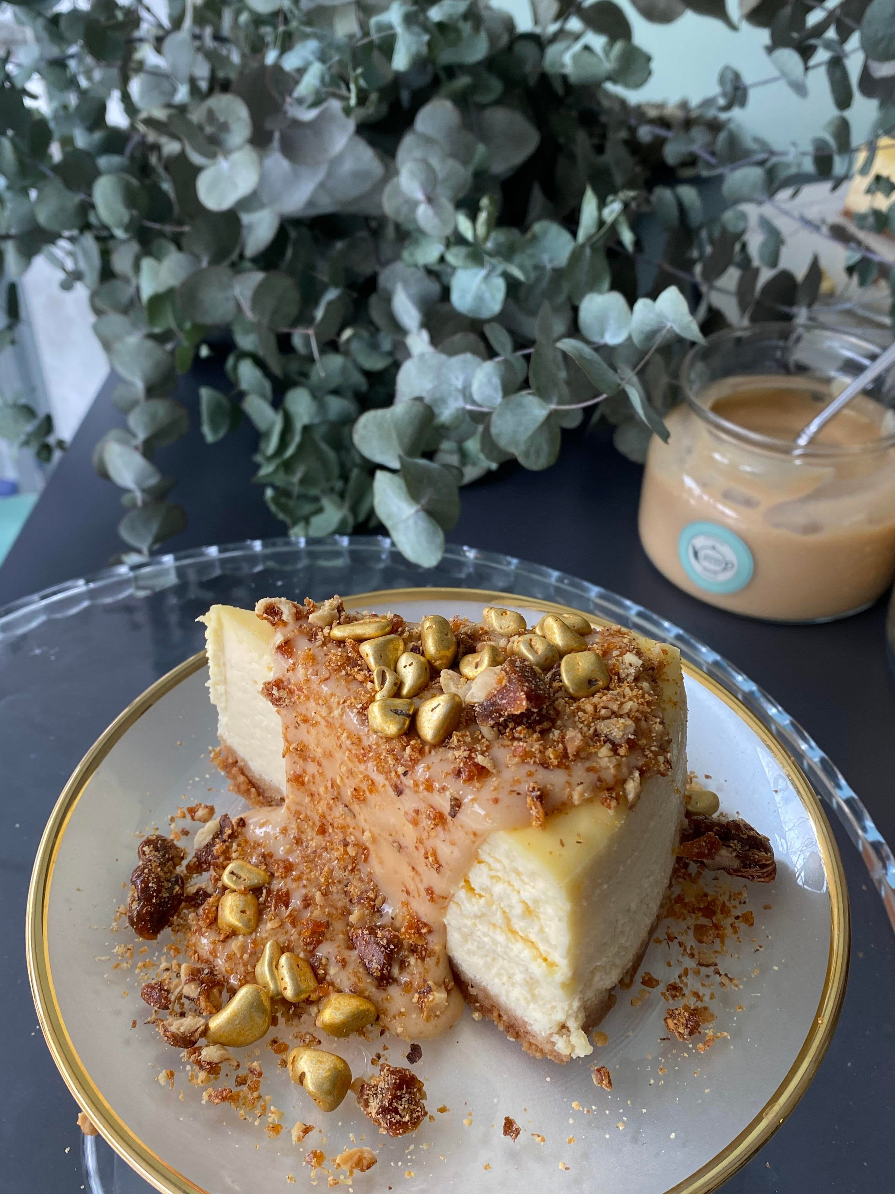 Tuzlu Karamelli ve Krokanlı Cheesecake