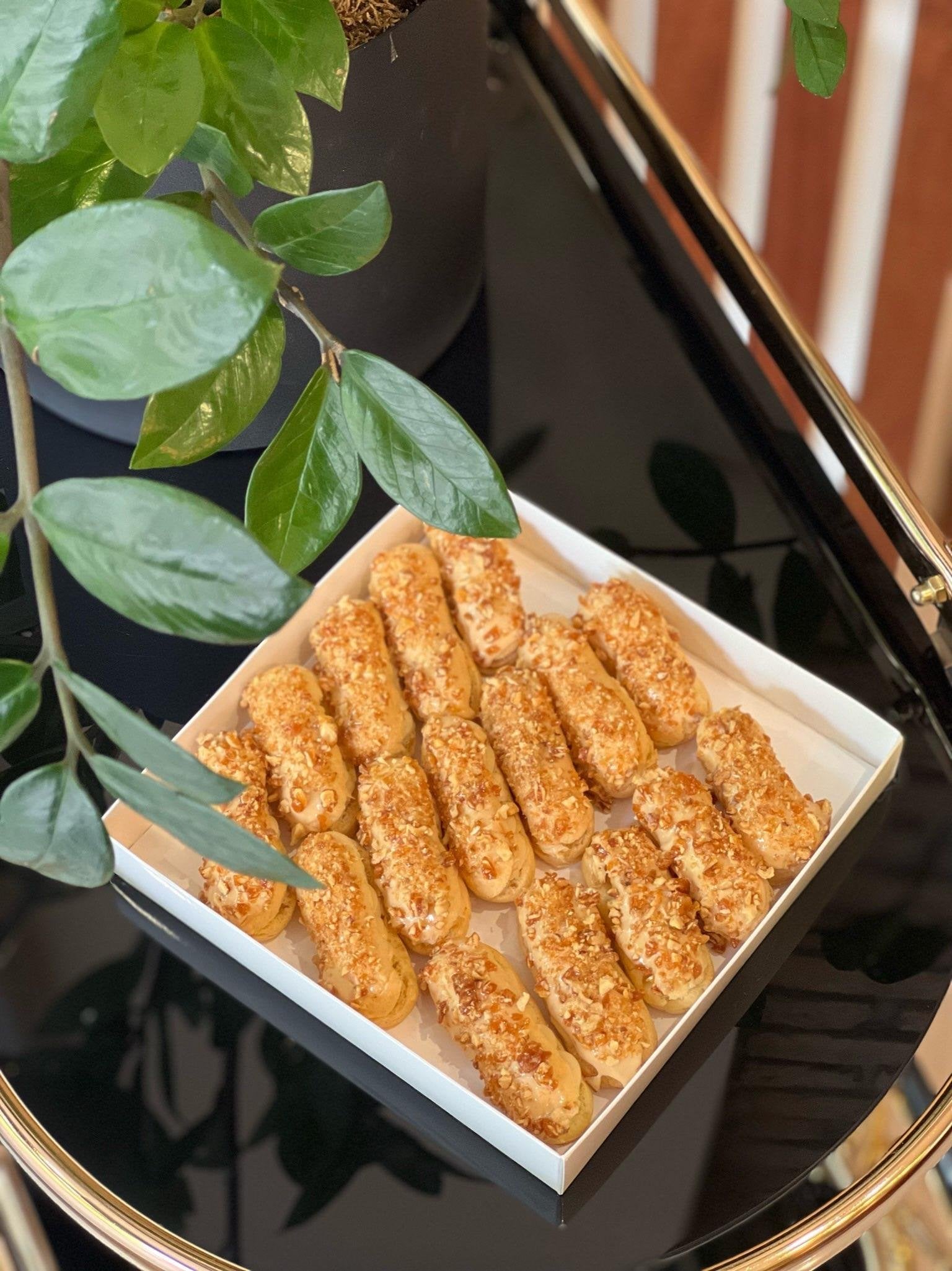 Tuzlu Karamelli ve Krokanlı Mini Ekler (16'lı Kutu)