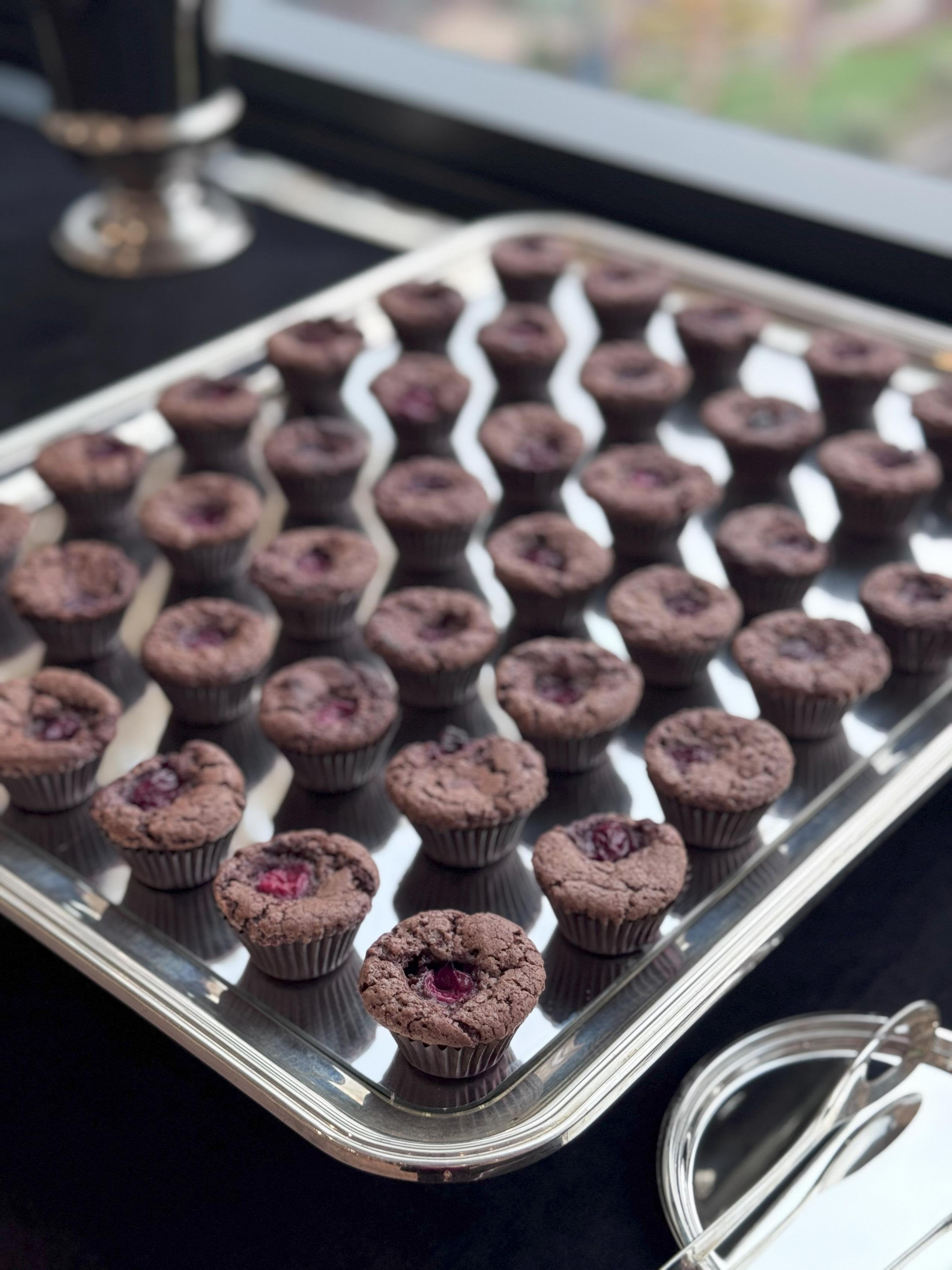 Vişneli Bitter Çikolatalı Mini Browni