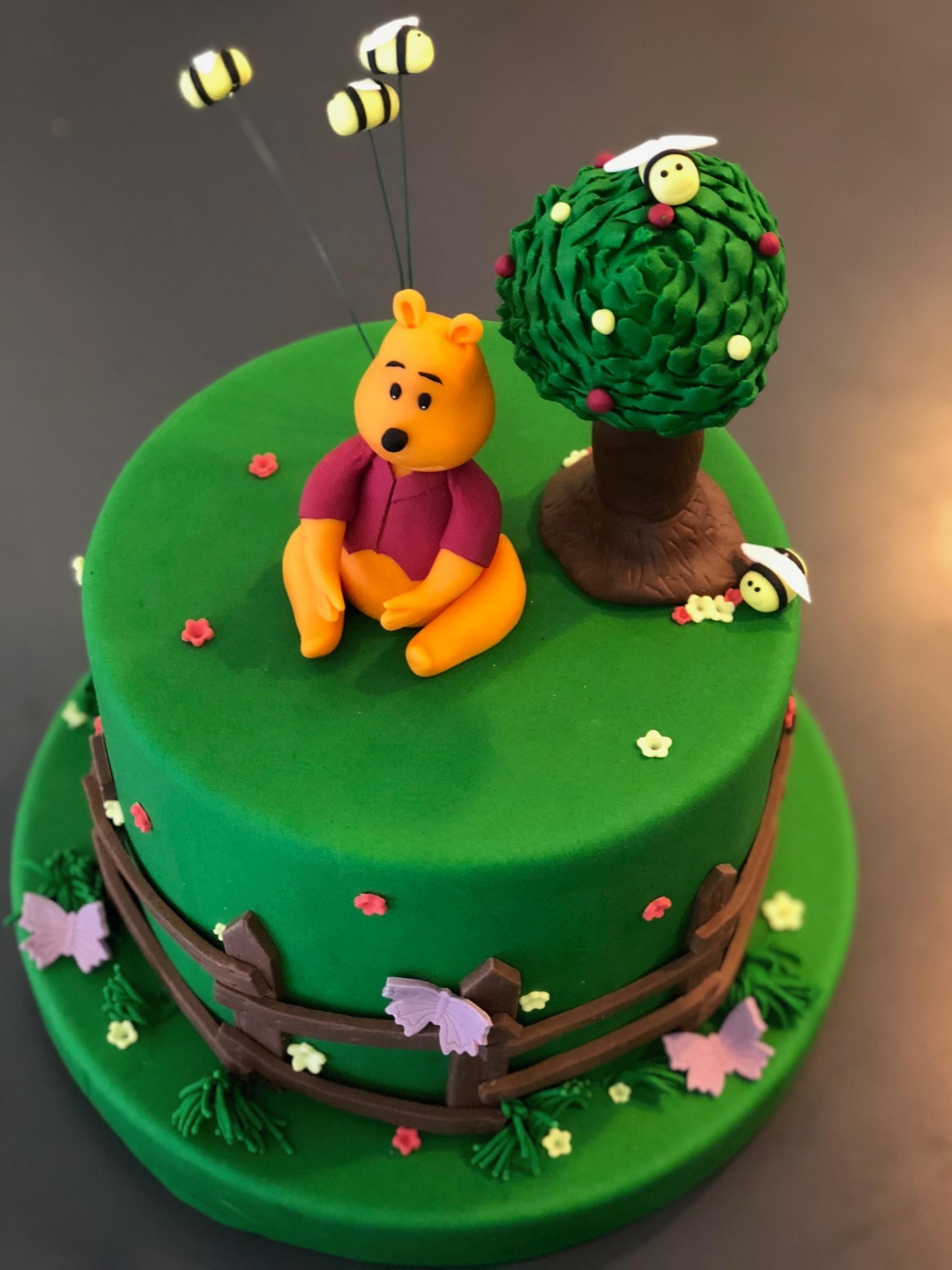 Winnie The Pooh Temalı Maket & Seçilen İçerikte Pasta