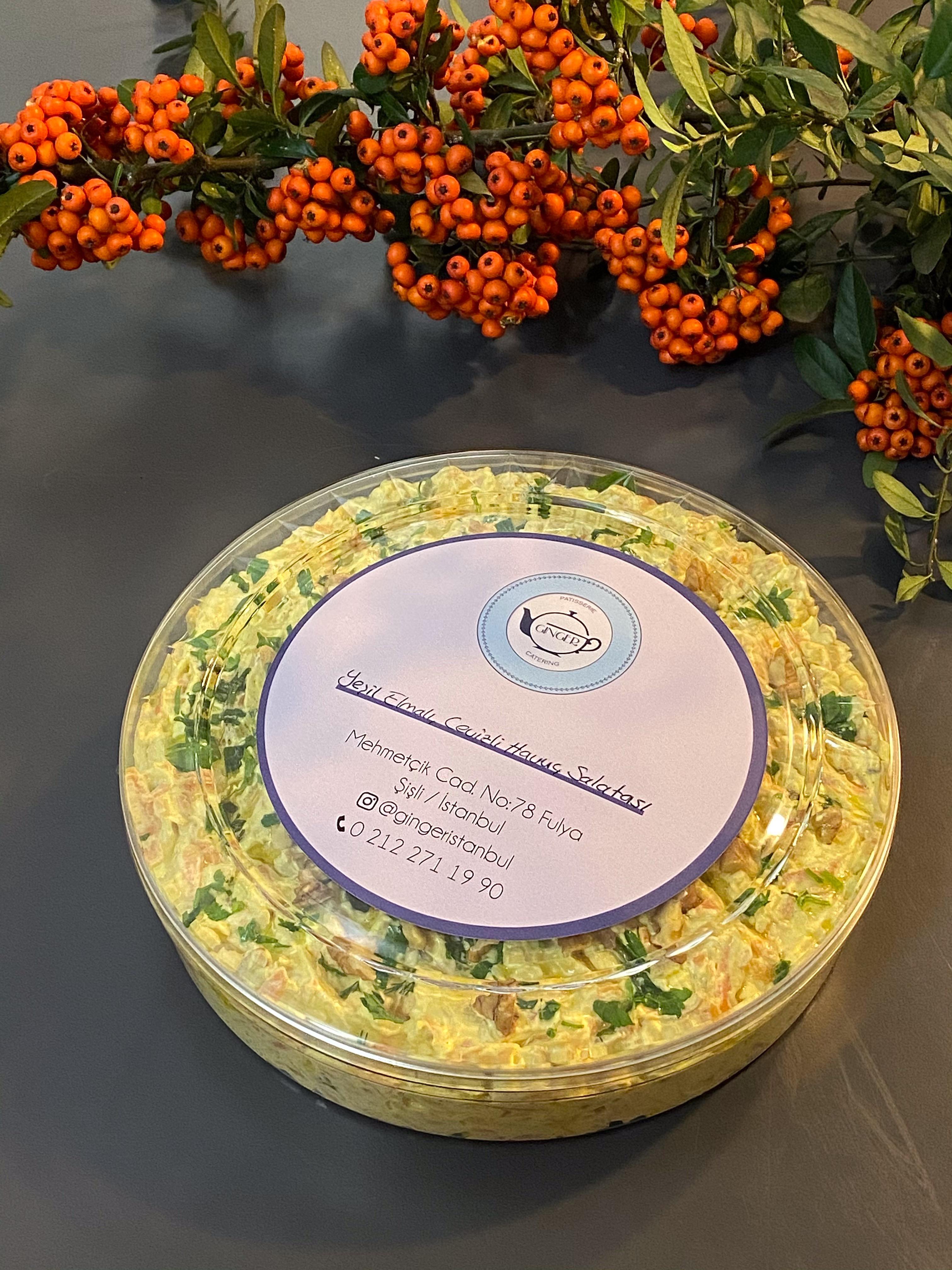 Yeşil Elmalı, Cevizli ve Yoğurtlu Havuç Salatası